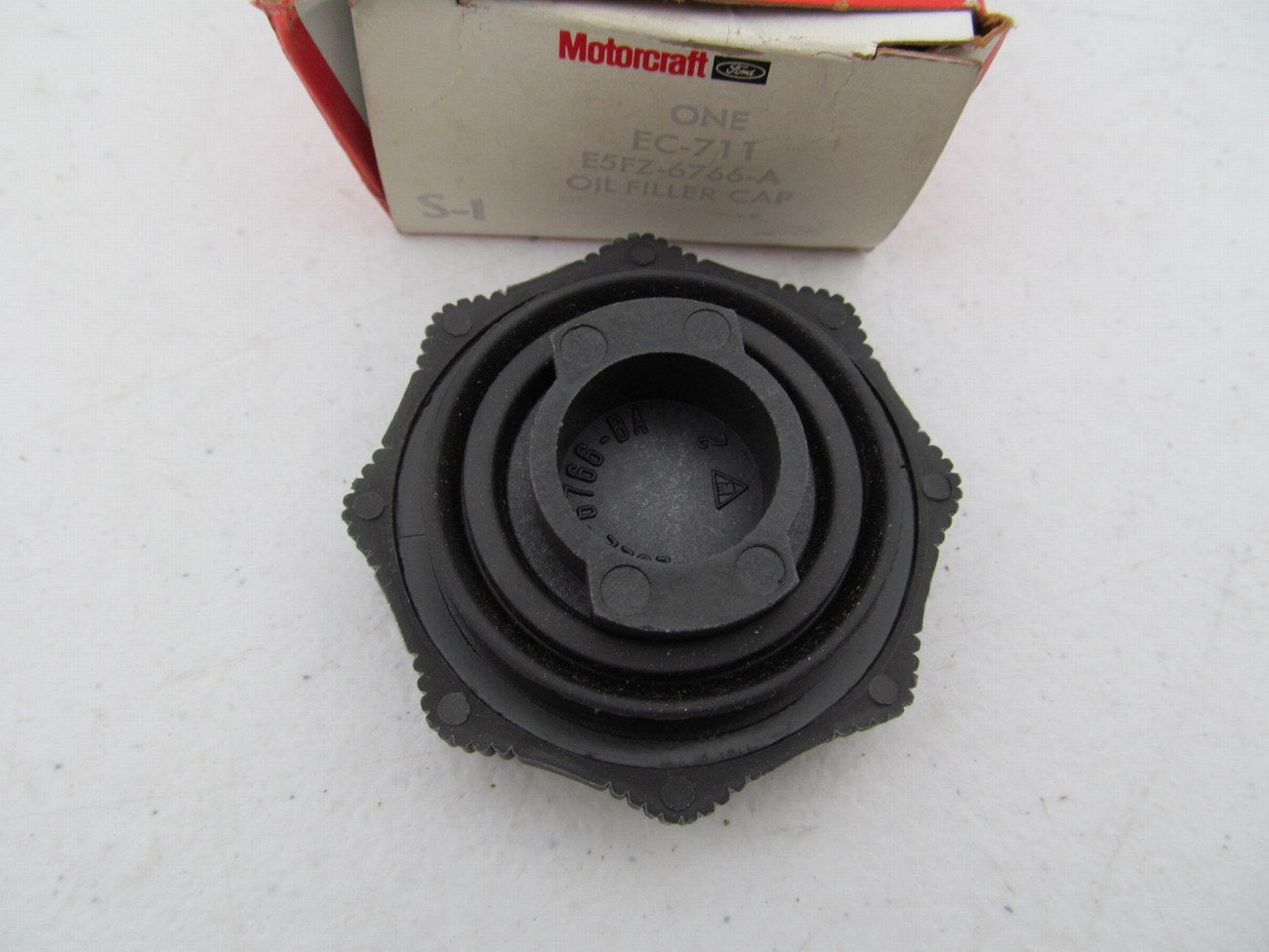 NOS OEM Motorcraft EC-711 Engine Oil Filler Breather Cap