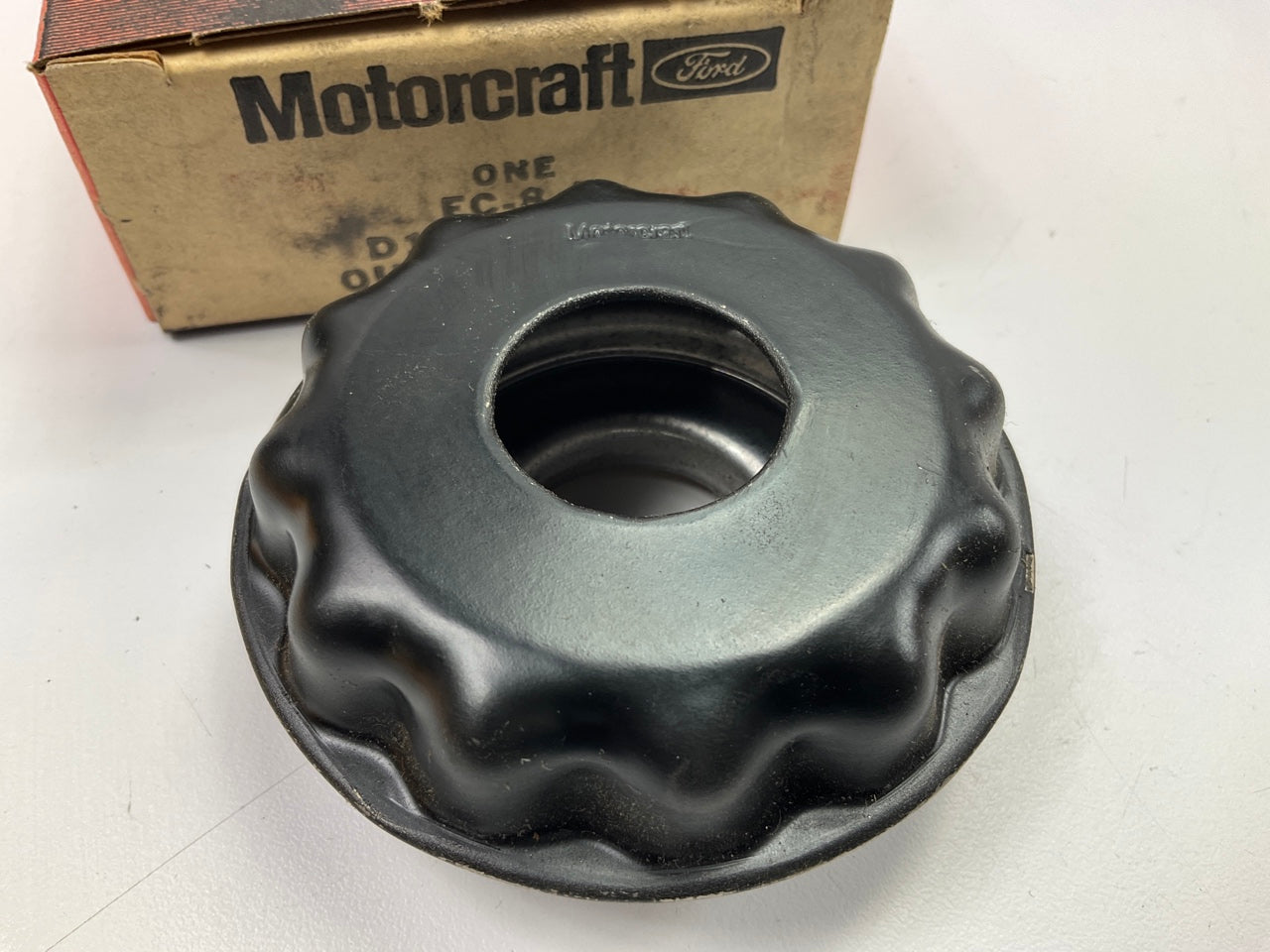 Motorcraft EC8A Twist-On Engine Oil Filler Cap W/ PCV Hole - D1AZ-6766-A