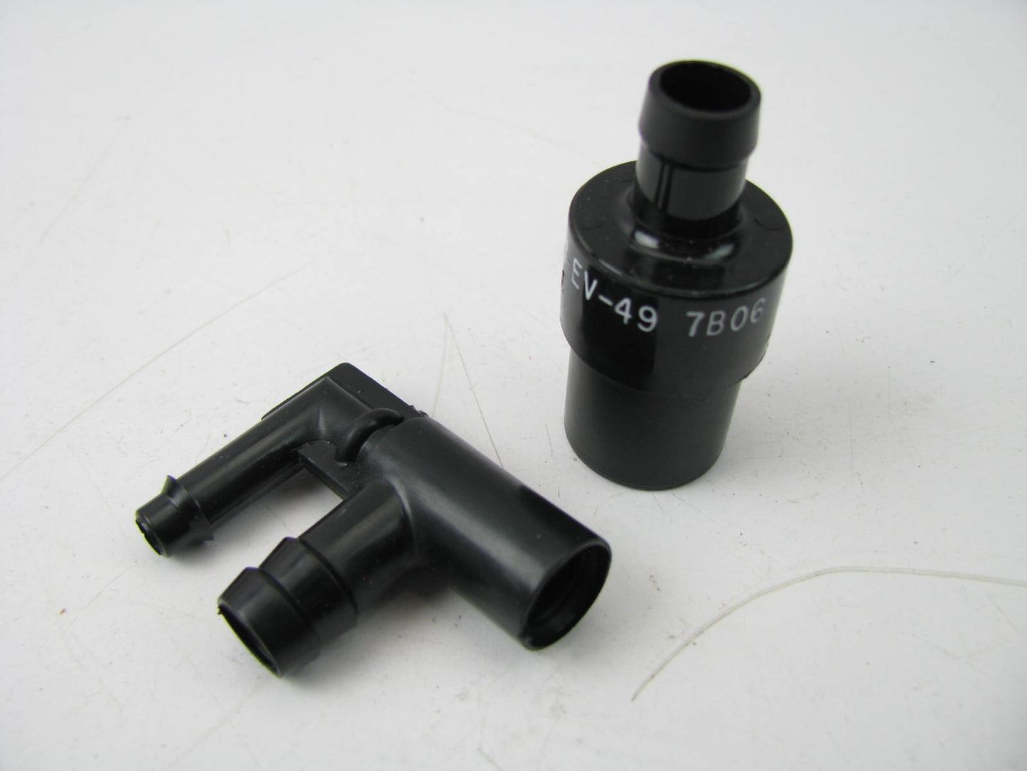 Motorcraft EV-49-B / D8TZ-6A666-B PCV Valve