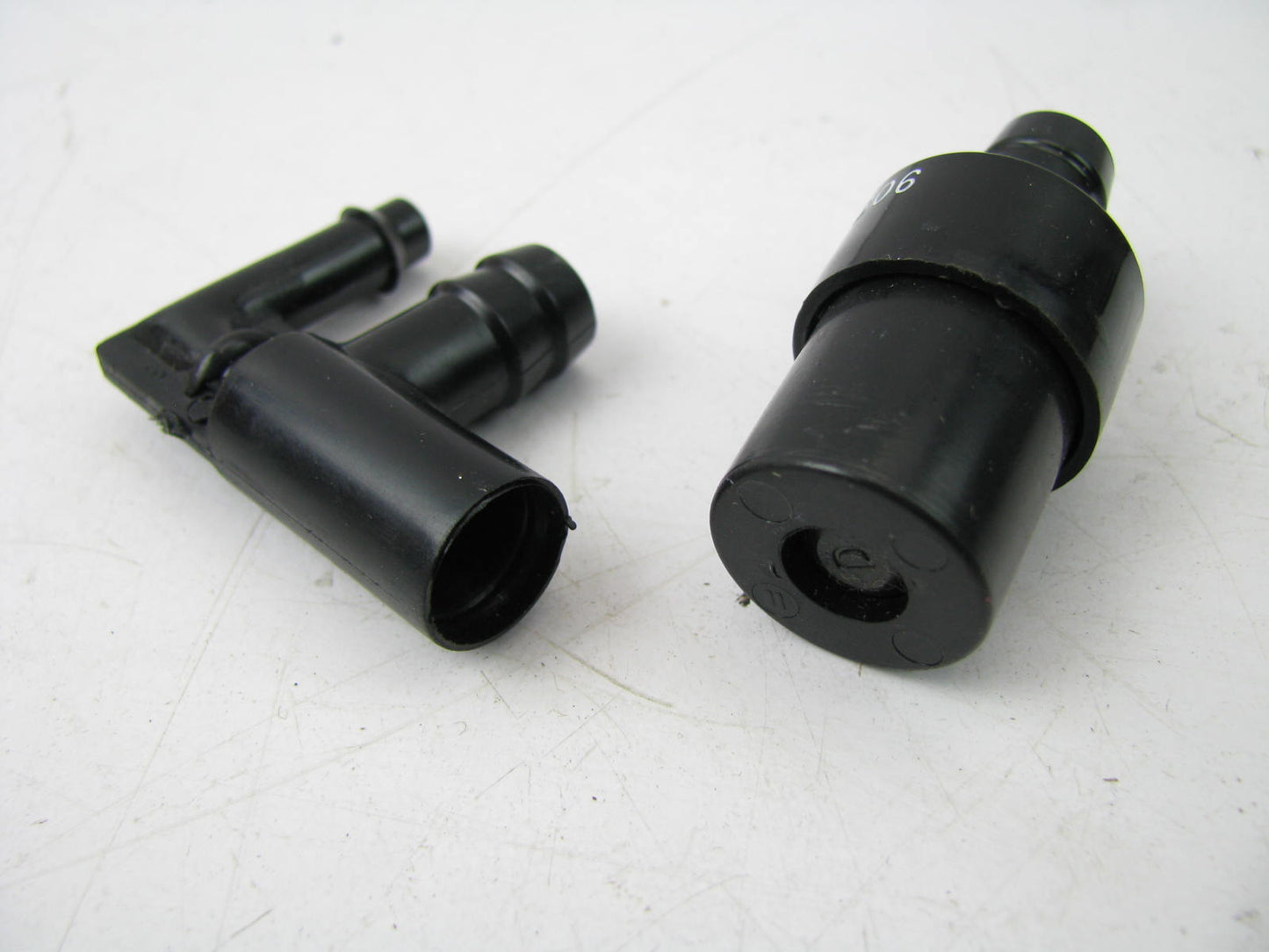 Motorcraft EV-49-B / D8TZ-6A666-B PCV Valve