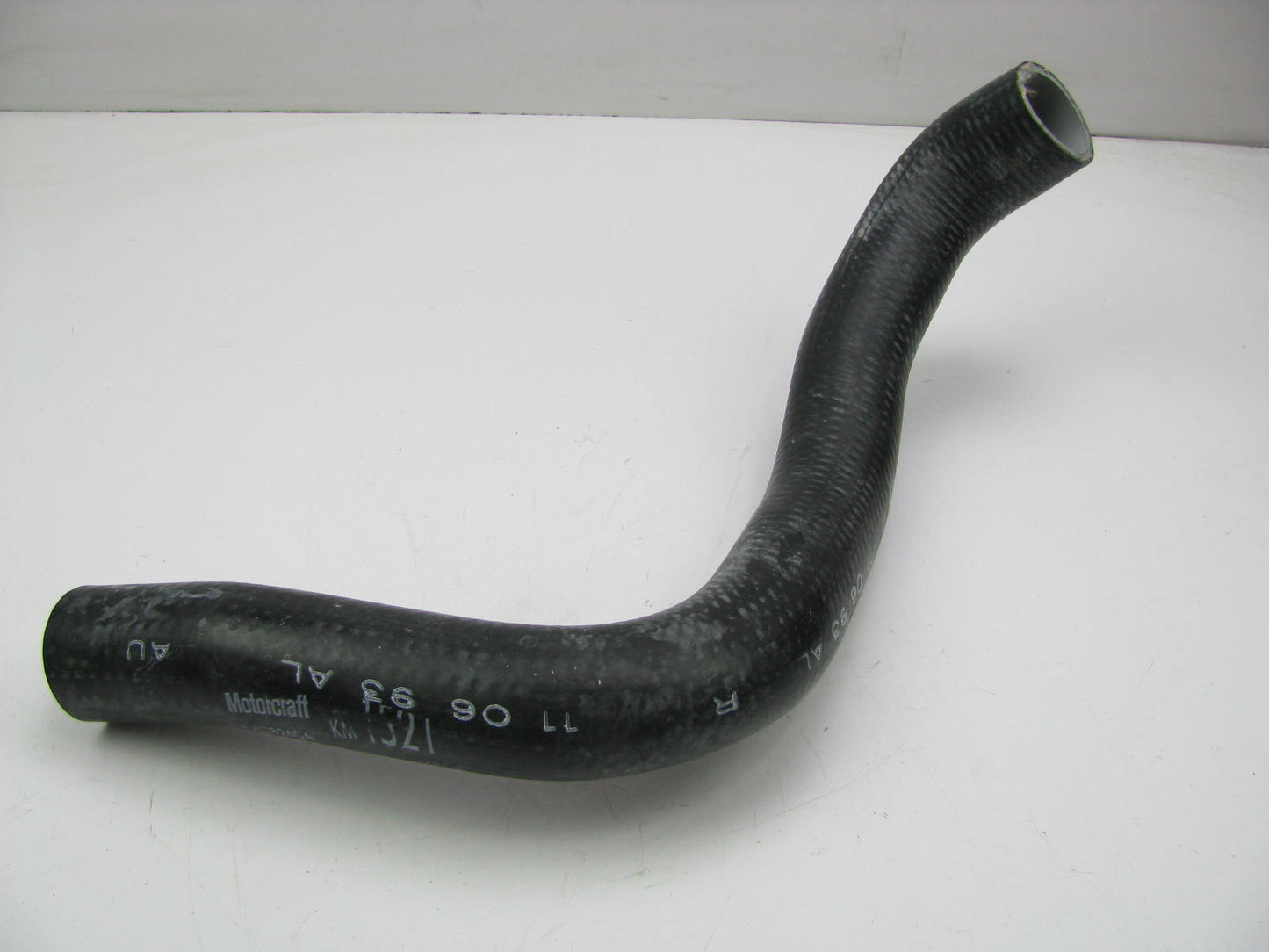 NEW GENUINE OEM Motorcraft KM1521 UPPER Radiator Coolant Hose E5SZ-8260-A