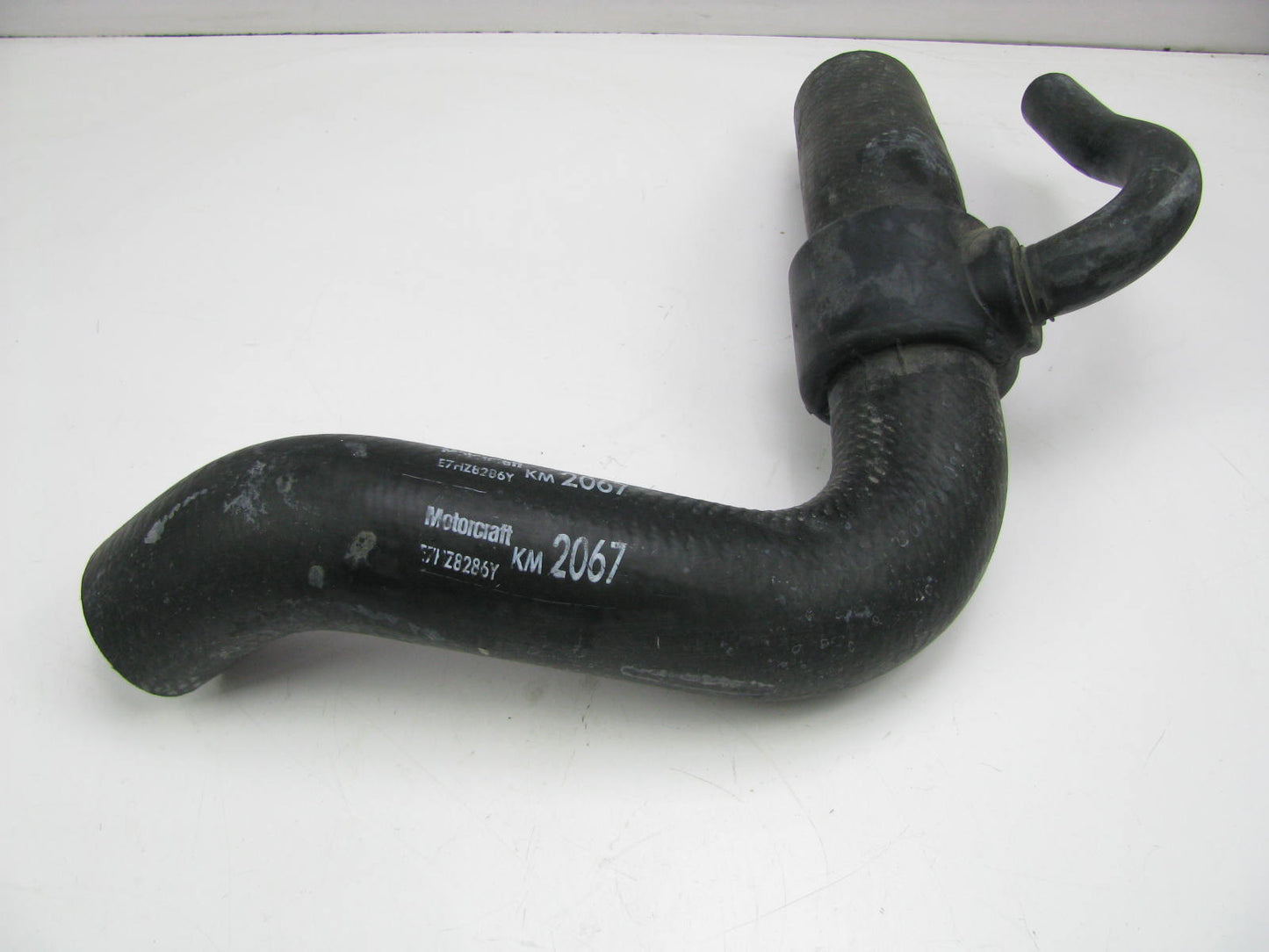 Motorcraft KM2067 Lower Radiator Coolant Hose For 1989 Ford L-Series 3306