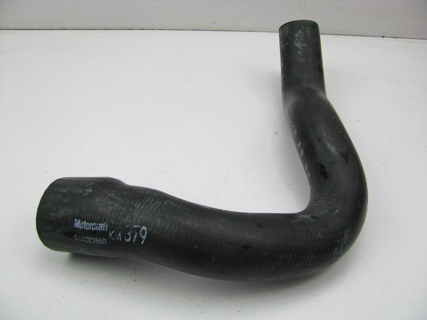 GENUINE OEM Motorcraft KM379 Molded Lower Radiator Coolant Hose - D1AZ-8286-D