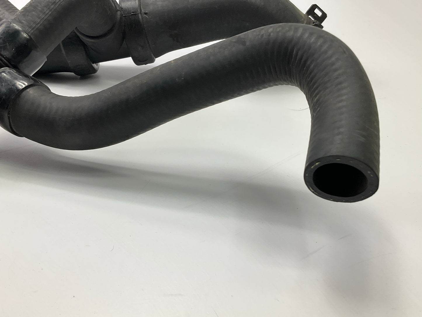 Motorcraft KM4543 Lower Radiator Coolant Hose 2000-02 Lincoln Navigator 5.4L-V8