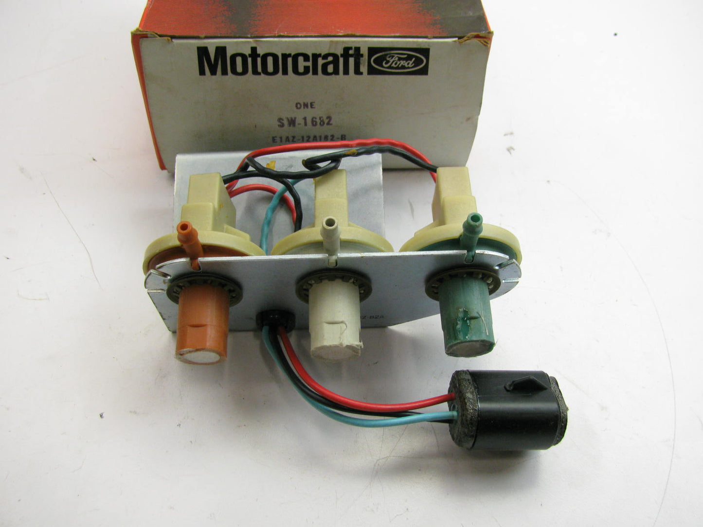 NEW GENUINE Motorcraft  SW-1682 Distributor Modulator Valve E1AZ-12A182-B