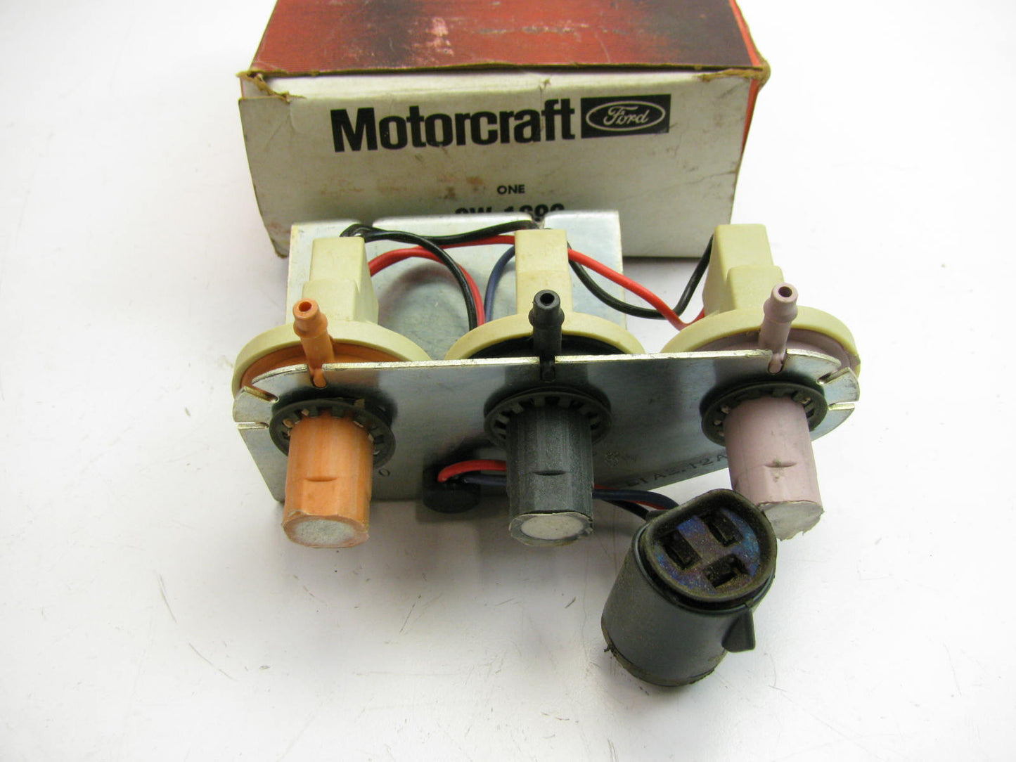 Motorcraft SW-1692 Distributor Modulator Valve E1AZ-12A182-J - UNKNOWN FITMENT