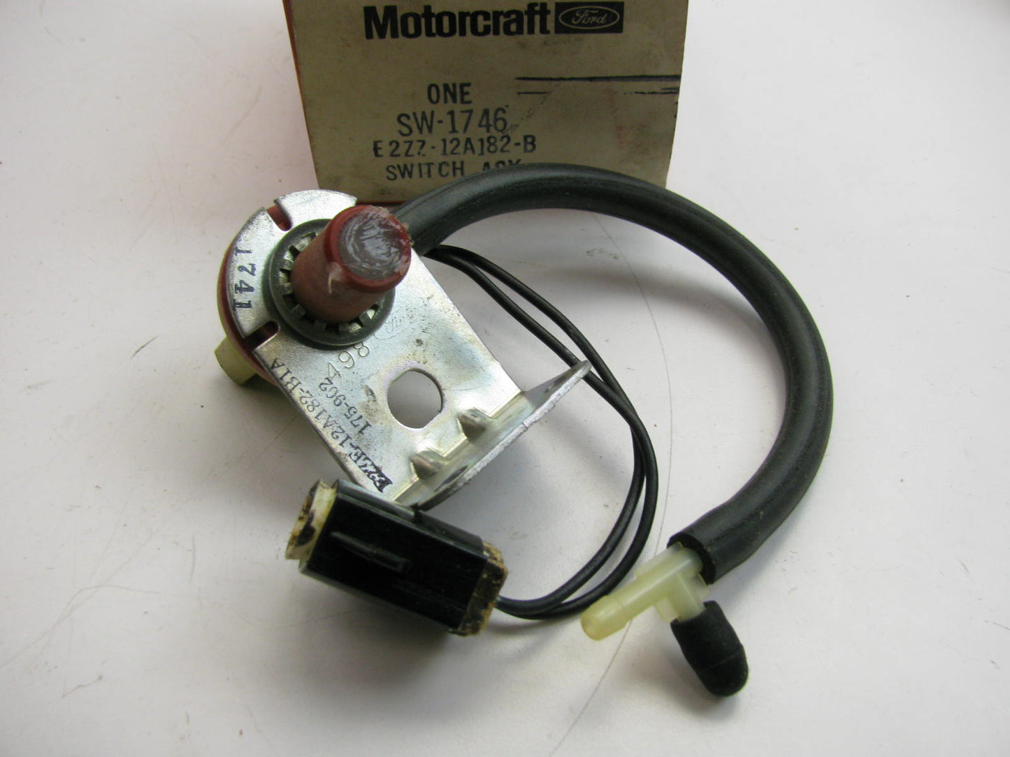 NEW Motorcraft SW-1746 Vacuum Distributor Modulator Valve Switch E2ZE-12A182-B1A