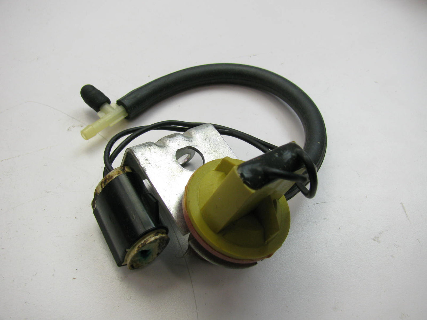 NEW Motorcraft SW-1746 Vacuum Distributor Modulator Valve Switch E2ZE-12A182-B1A
