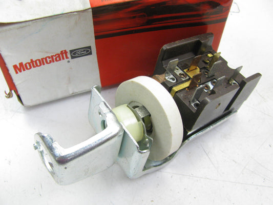 NOS OEM Motorcraft SW901 Headlight Lamp Switch 1970-72 Ford Truck  D0HZ-11654-A