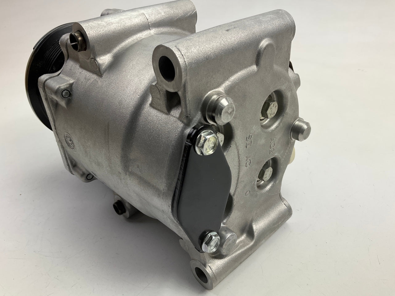 Motorcraft YCC-300 A/C Compressor & Clutch - BU2Z-19V703-HA