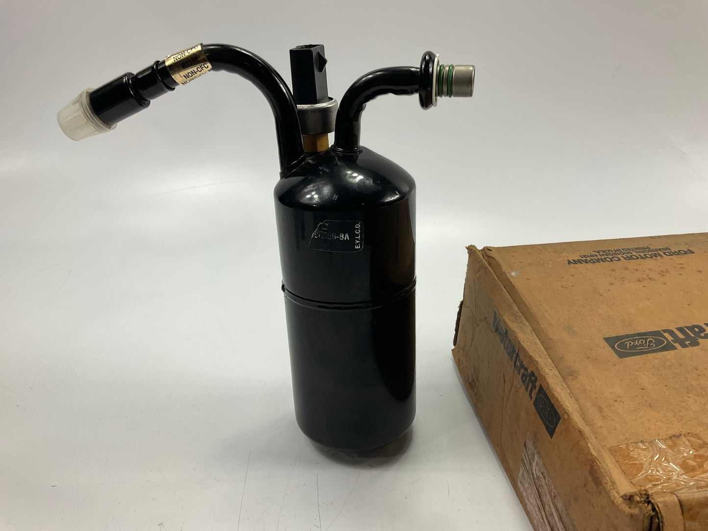 Motorcraft YF2025 A/C Receiver Drier Accumulator W/ Switch - 1994-97 Thunderbird