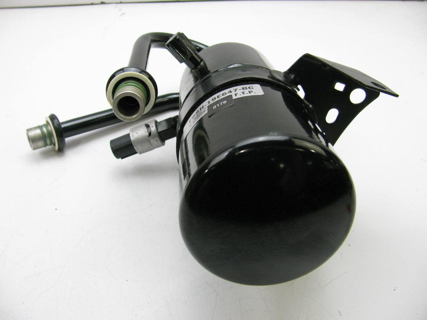 NOS OEM Motorcraft YF-2232 A/C Accumulator 1995-1998 Ford Windstar W/O Rear Air
