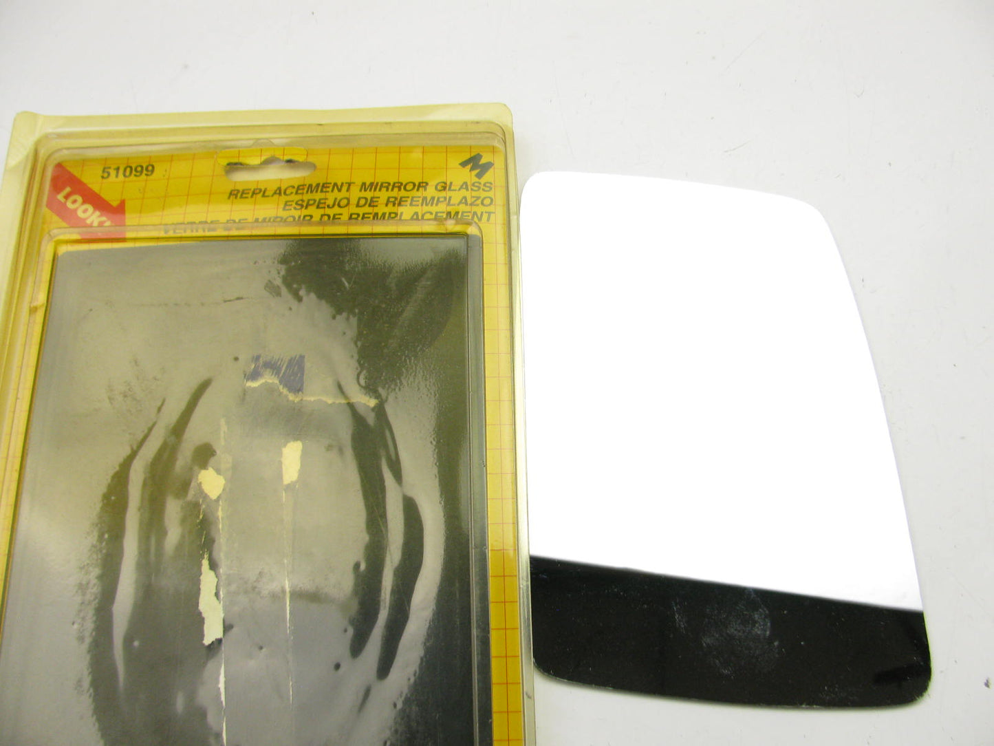 Motormite 51099 REPLACEMENT LEFT Side Door Mirror Glass For 85-98 Astro Safari