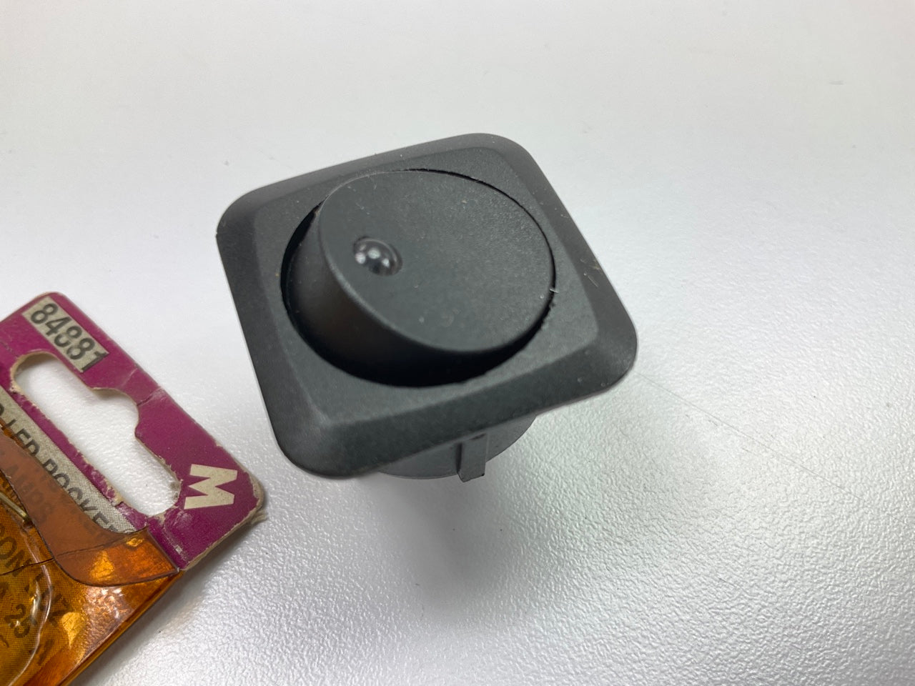 Motormite 84881 Rocker Switch, BLUE LED Glow, Square Body, 25A 12V