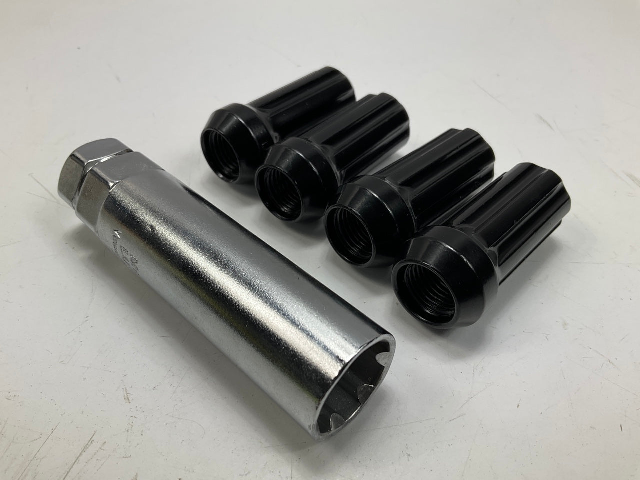 (32) 14mmx1.50 Black Mr Lugnut Long Spline Lug Nut Install Kit For 8 Lug Vehicle