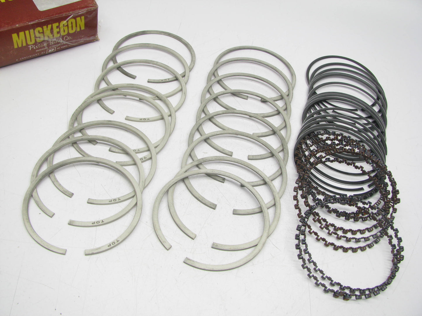 Muskegon BC1904 .030 Piston Rings Set For 51-54 Stubaker  233 Cu In.