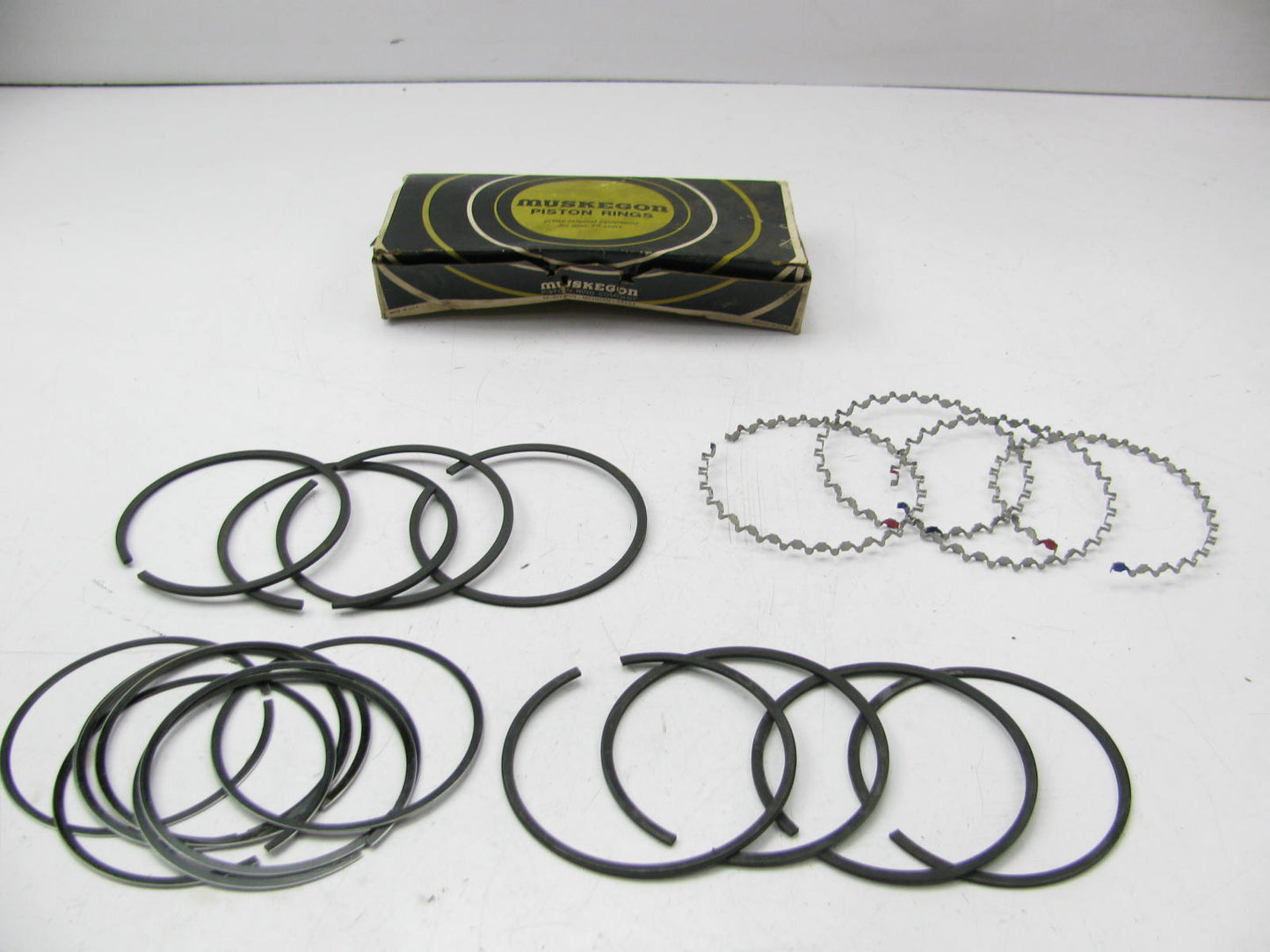 Muskegon Engine Piston Rings For 1958-1972 Land Rover Series Il,IIA,80 2.3L 2286