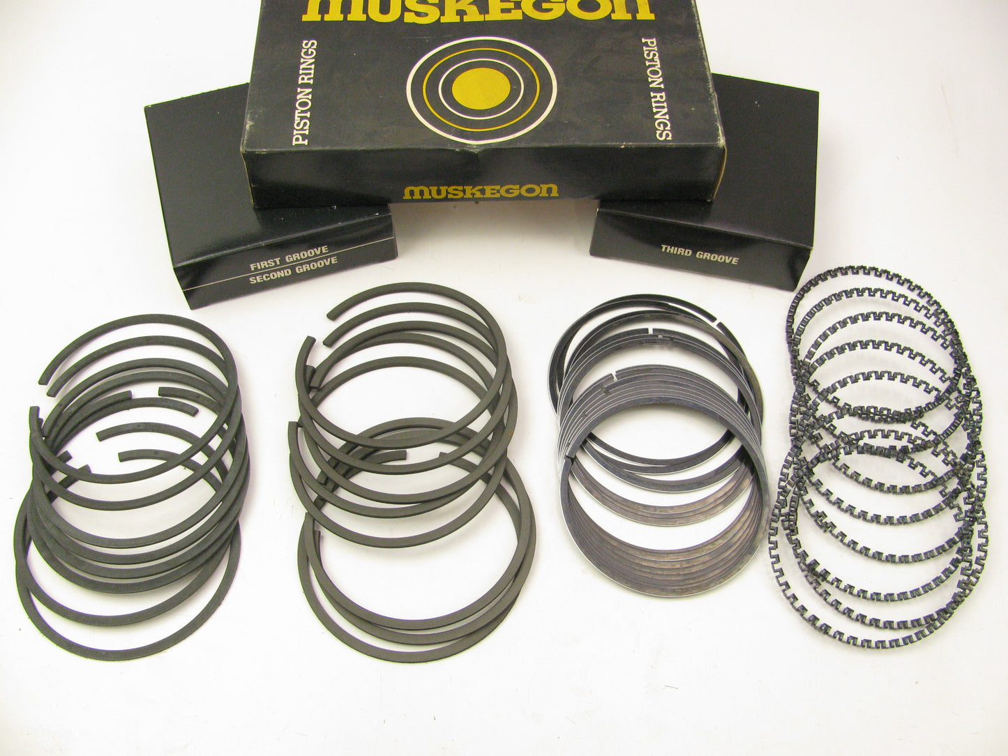 Muskegon MG1445-040 Engine Piston Rings .040'' 1964-1978 Ford 330-V8