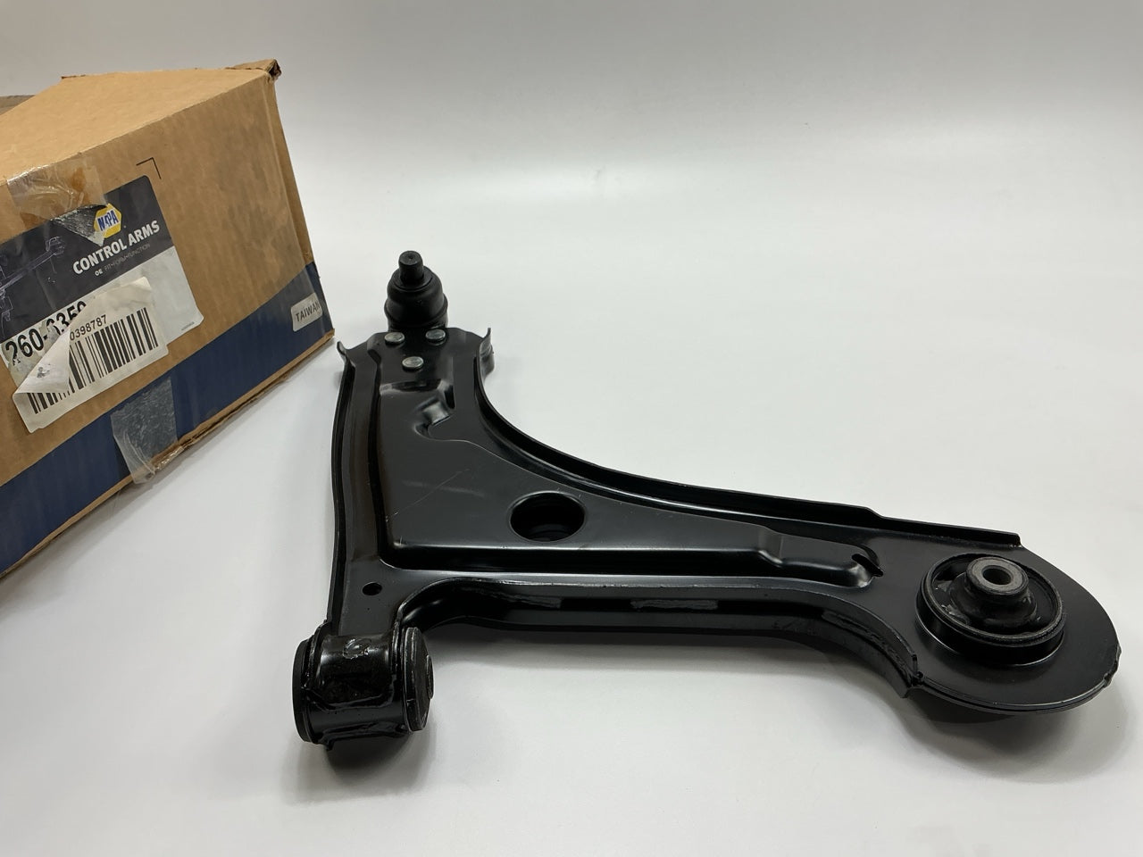 Napa 260-6359 Front Right Lower Control Arm For 2004-2008 Forenza, 05-08 Reno