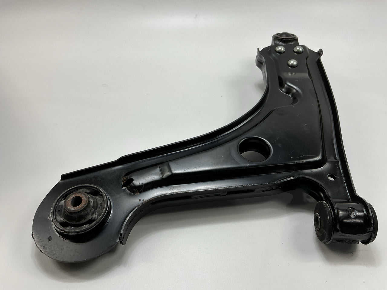 Napa 260-6359 Front Right Lower Control Arm For 2004-2008 Forenza, 05-08 Reno