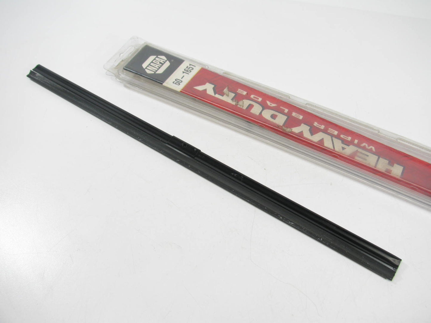 Napa 60-1651 Heavy Duty Flat Windshield Wiper Blade - 16''
