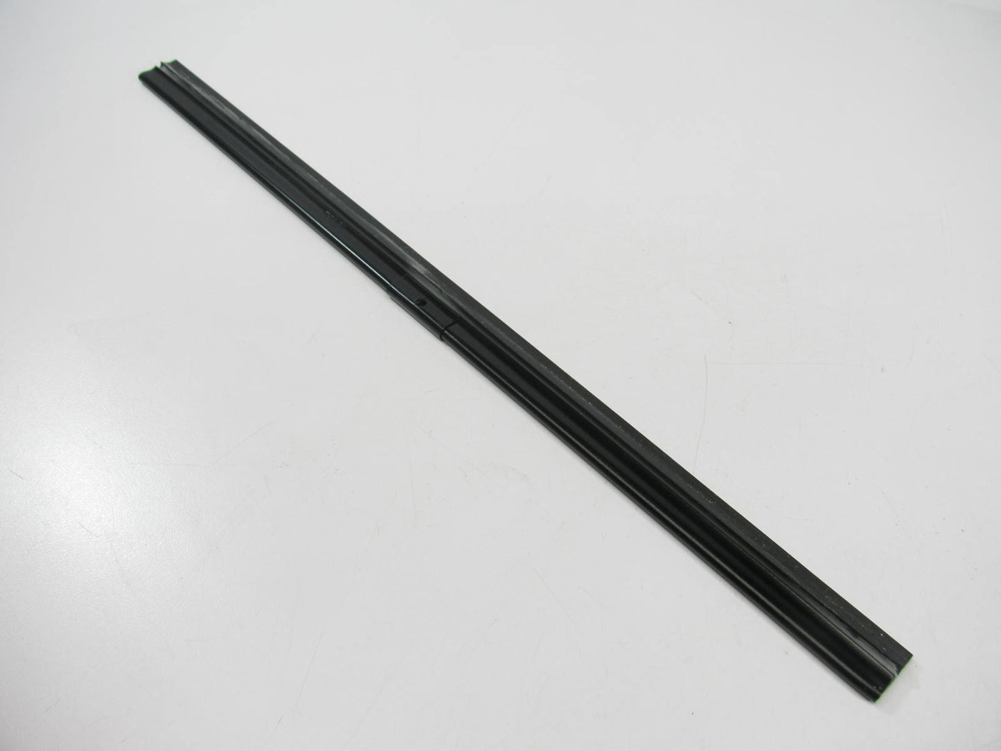 Napa 60-1651 Heavy Duty Flat Windshield Wiper Blade - 16''
