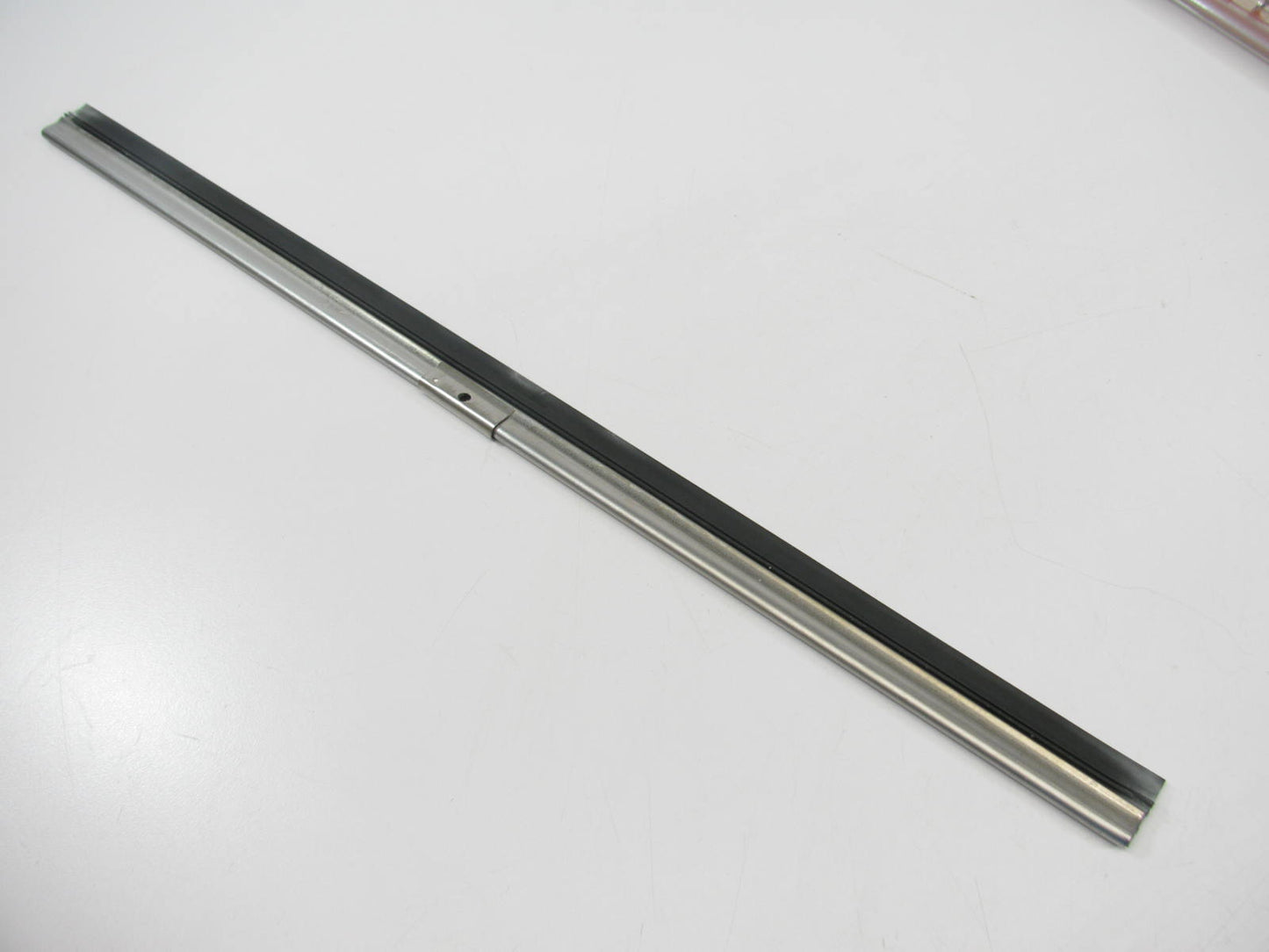 Napa 60-1750 Heavy Duty Flat Windshield Wiper Blade - 17''