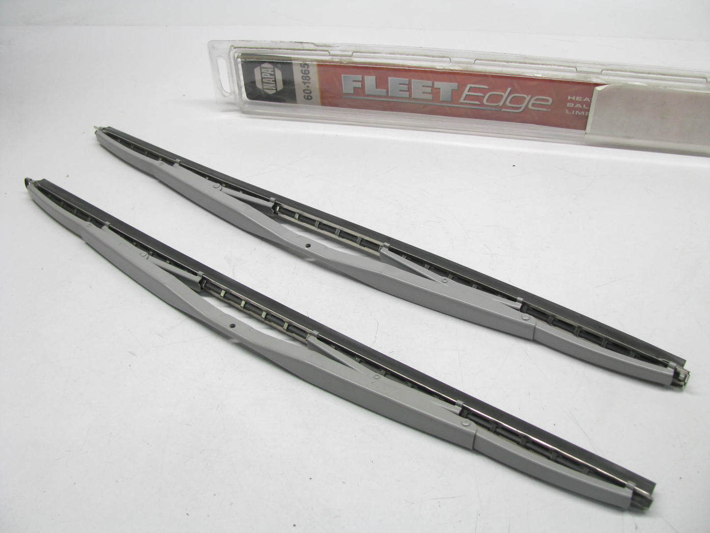 (2) Napa 60-1865 18'' FLEET-EDGE Windshield Wiper Blades PAIR