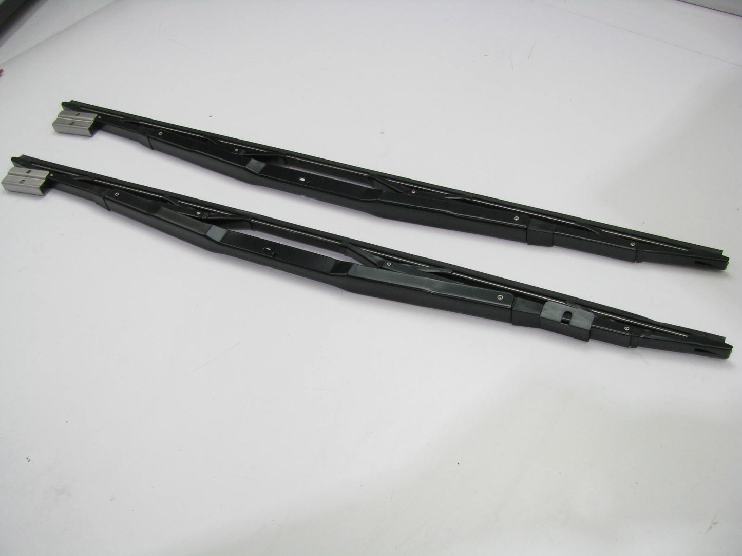 (2) NAPA 60-2856 Front Fleet-Edge Heavy Duty Windshield Wiper Blades - 28'' PAIR