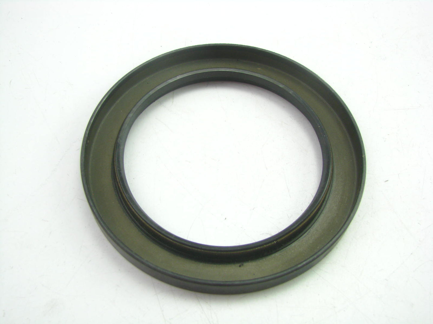 National 229520 Oil Seal - 5.129'' OD X 3.740'' ID X 0.472'' Wide - 37075 37081