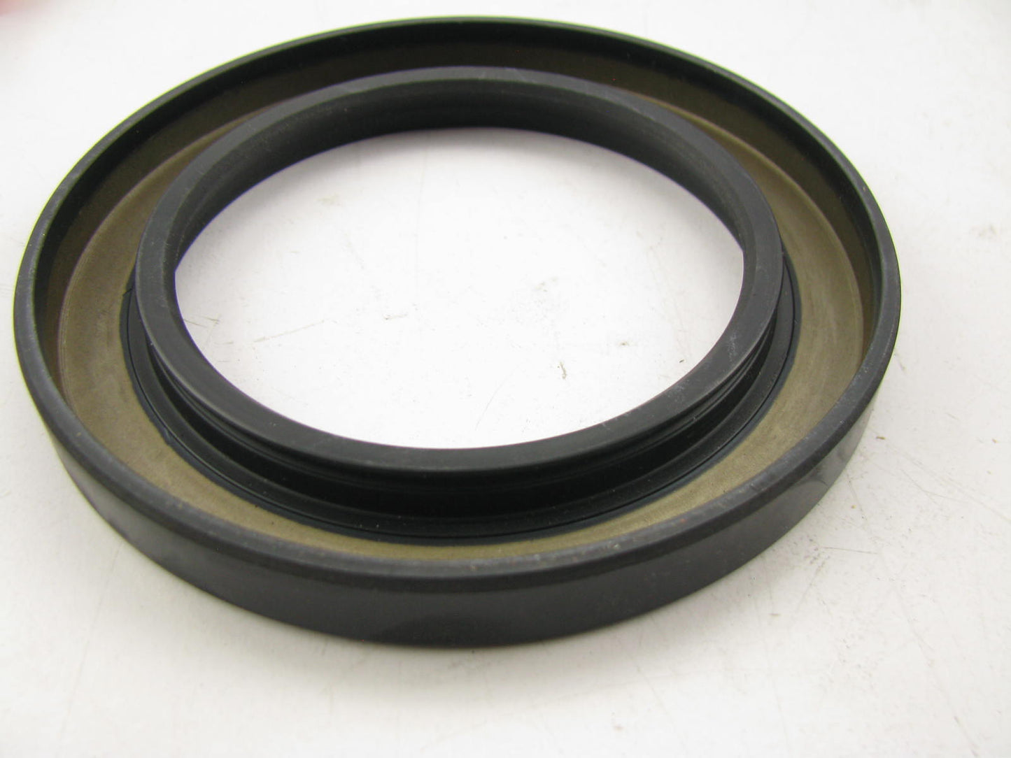 National 353189 Wheel Oil Seal - 4.508'' OD X 3.000'' ID X 0.500'' Wide