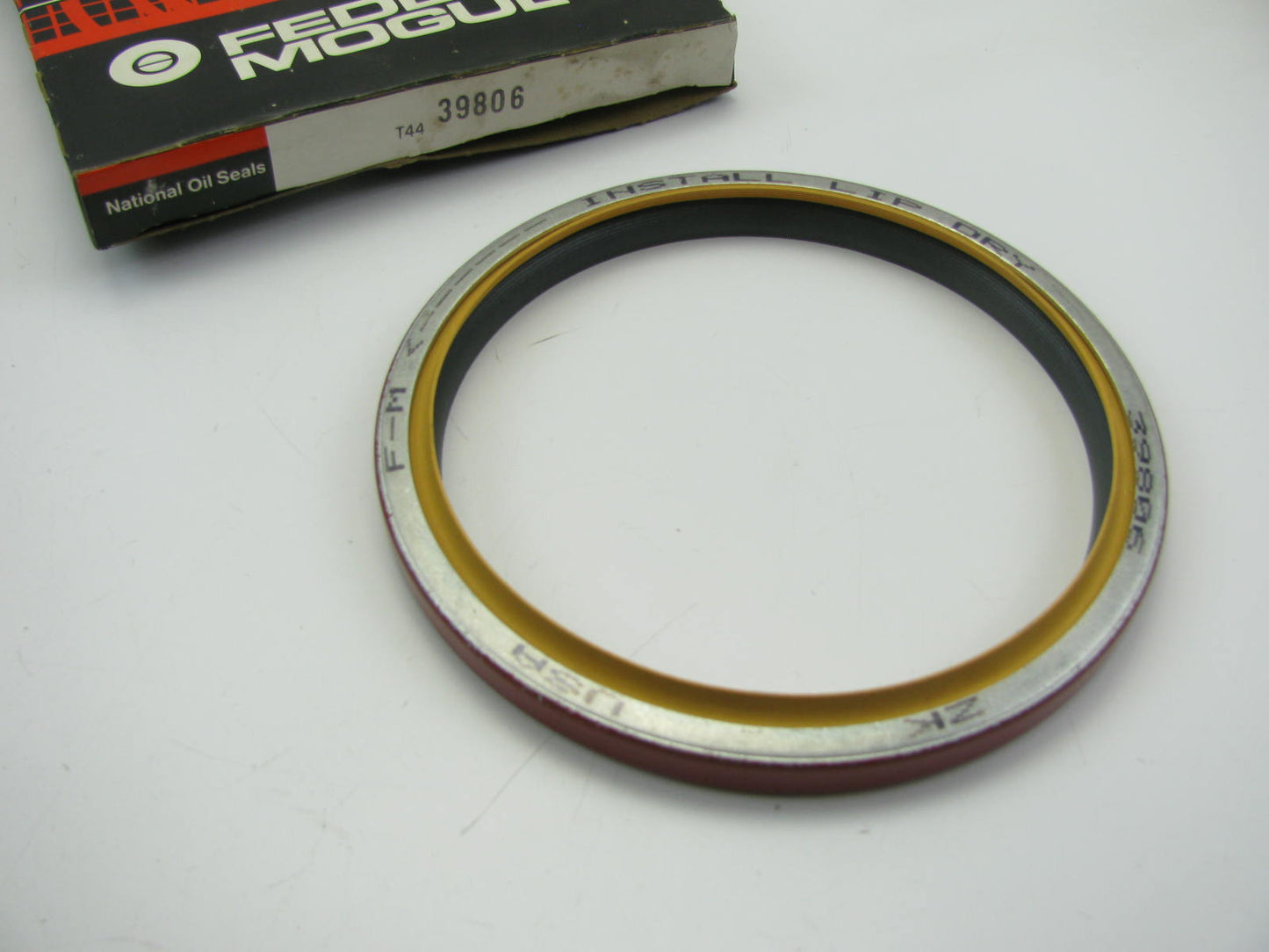 National 39806 Wheel Seal - 5.923'' OD X 5.118'' ID X 0.570'' Wide