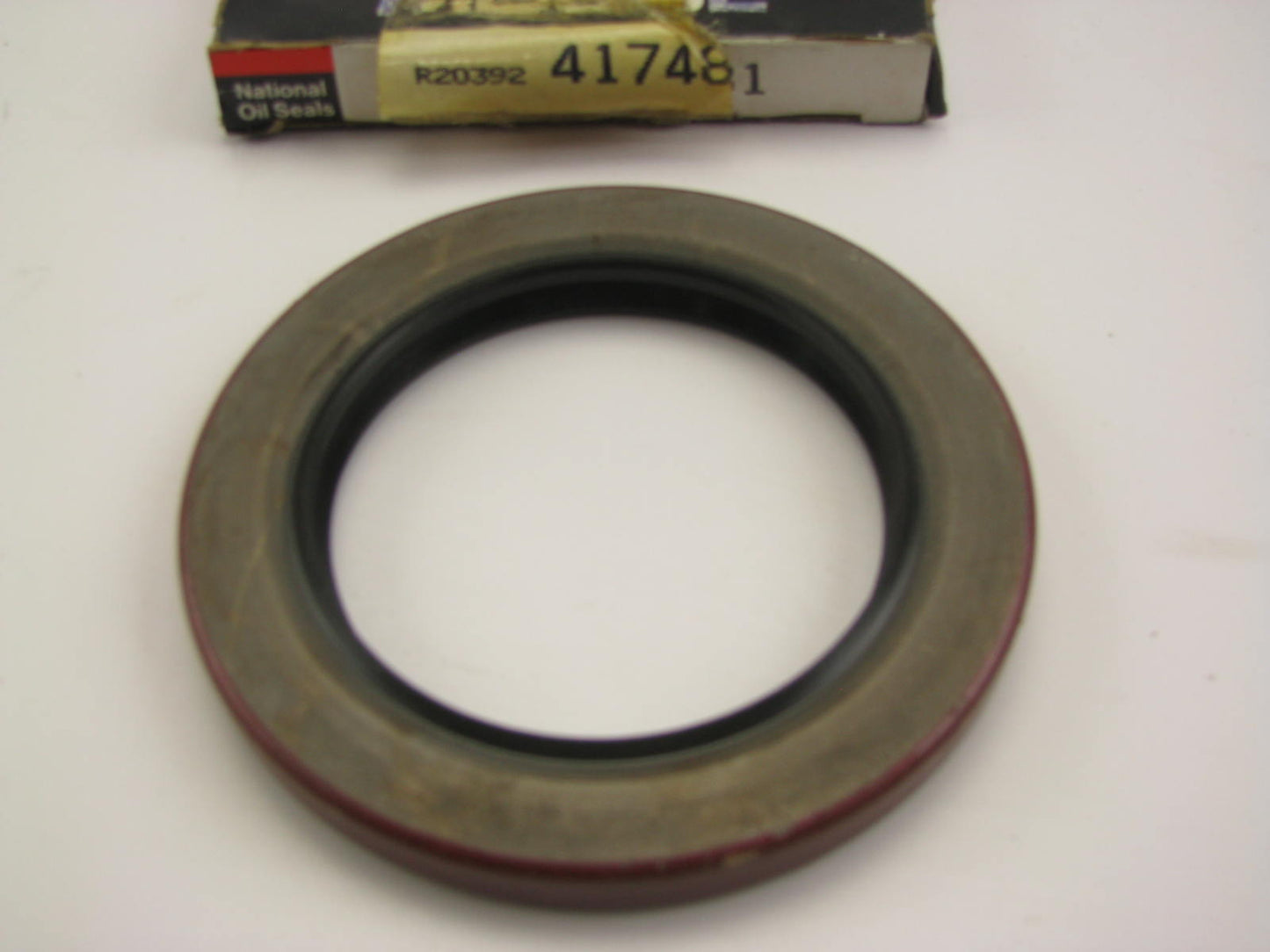 National 417481 Oil Seal - 3.750'' OD X 2.562'' ID X 0.375'' Wide