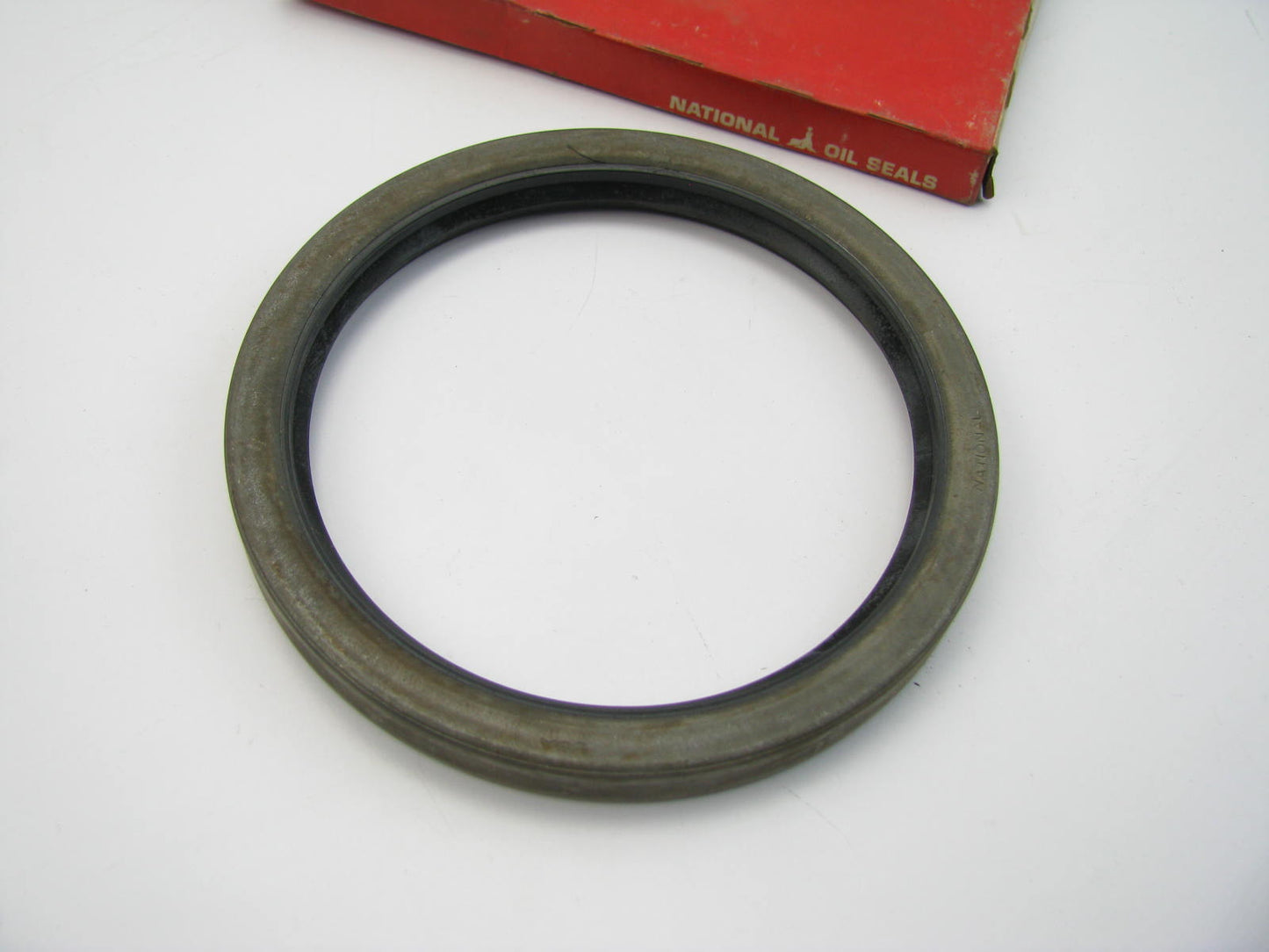 National 455200 Oil Seal - 5.500'' OD X 4.500'' ID X 0.562'' Wide