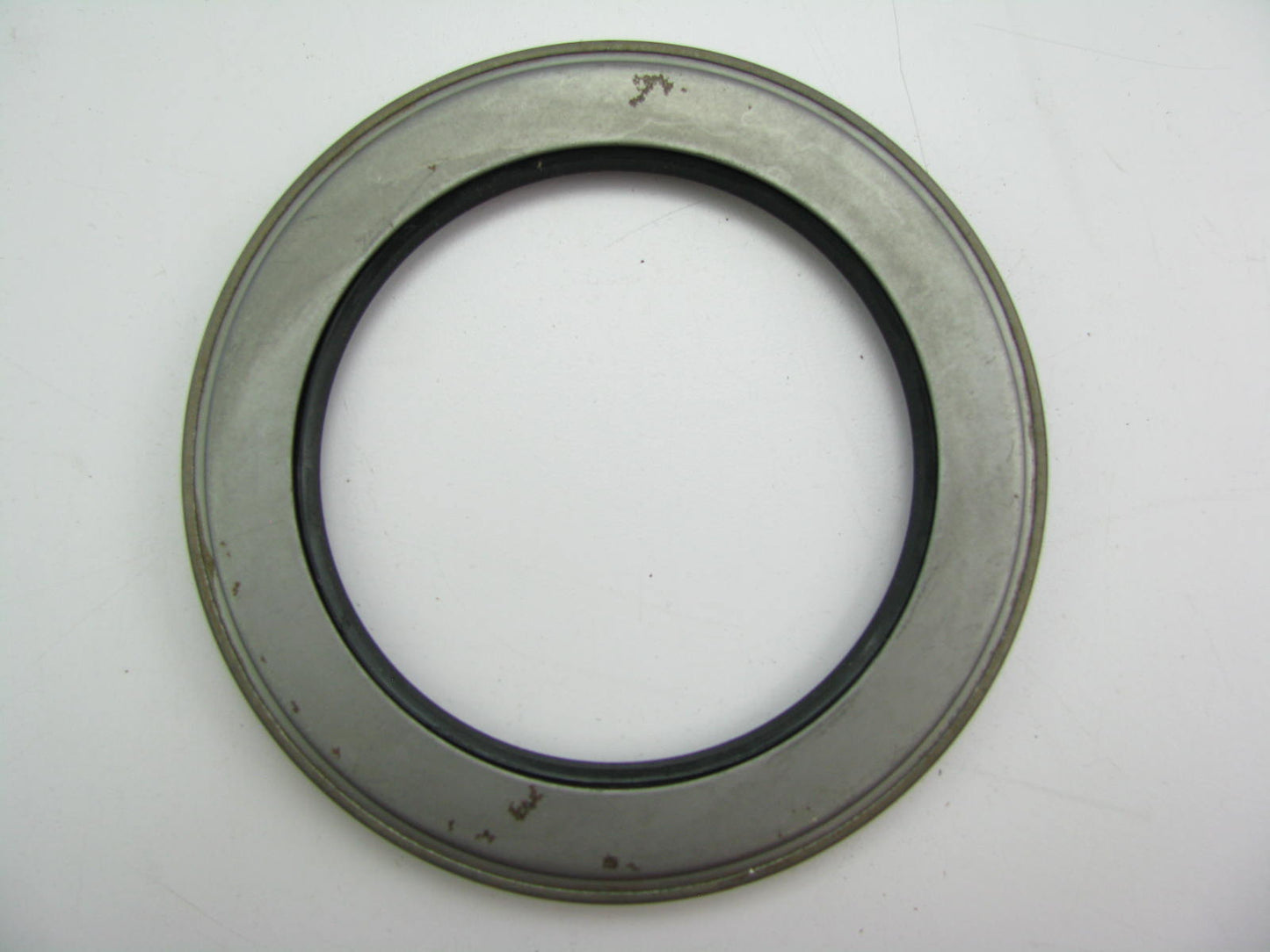 National 455513 Oil Seal - 5.631'' OD X 4.000'' ID X 0.5000'' Wide