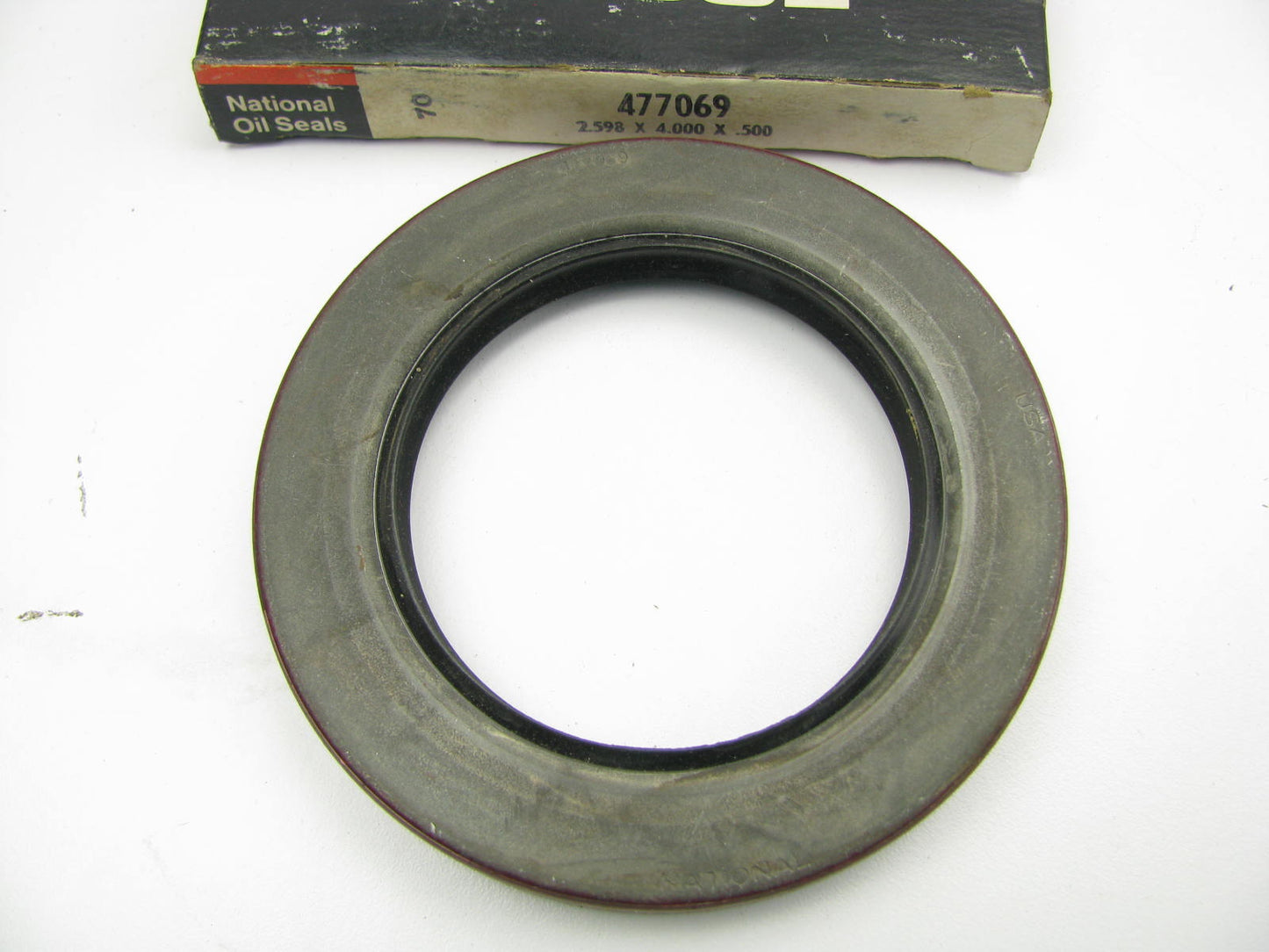 National 477069 Oil Seal - 4.000'' OD X 2.598'' ID X 0.500'' Wide