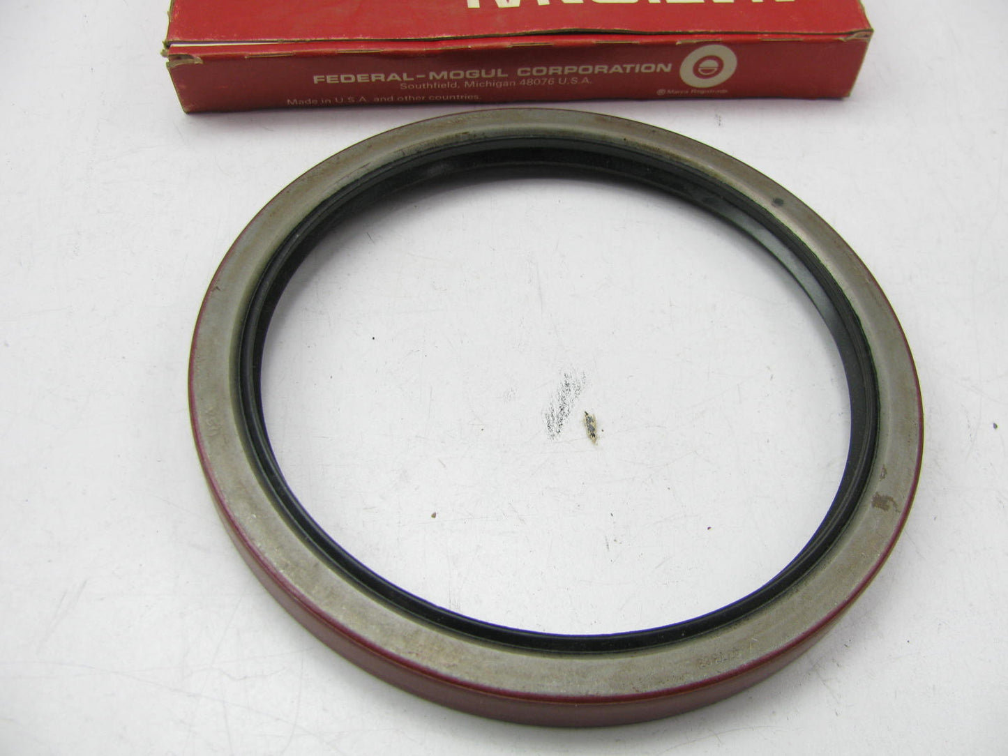 National 477363 Oil Seal - 6.882'' OD X 5.750'' ID X 0.562'' Wide