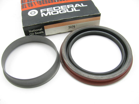 National 5076 Oil Bath Wheel Hub Seal - 3.938'' ID X 5.379'' OD X 1.015'' Wide