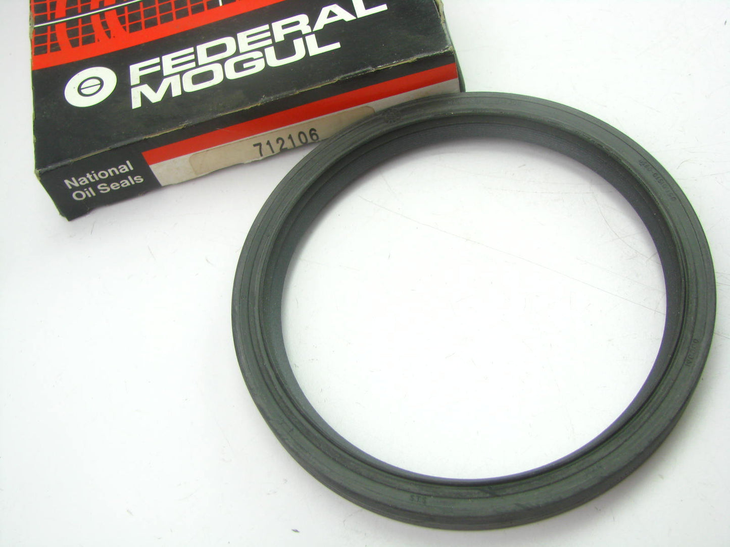 National 712106 Industrial Oil Seal - 5.520'' OD X 4.724'' ID X 0.512'' Wide