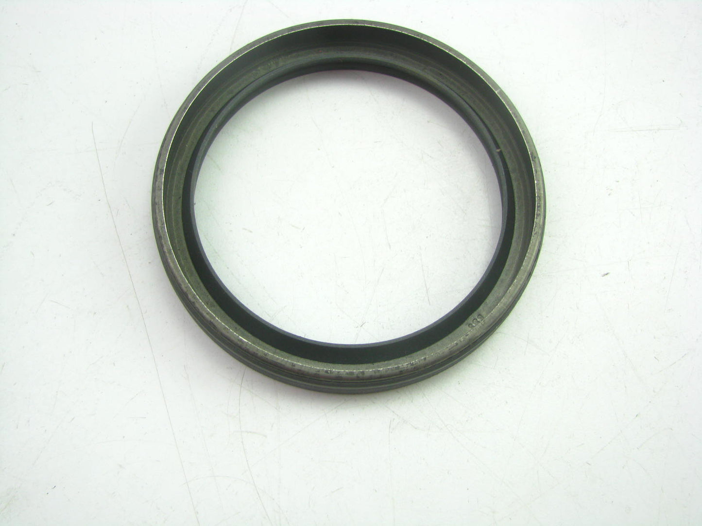 National 712115 Industrial Oil Seal - 3.953'' OD X 3.150'' ID X 0.512'' Wide