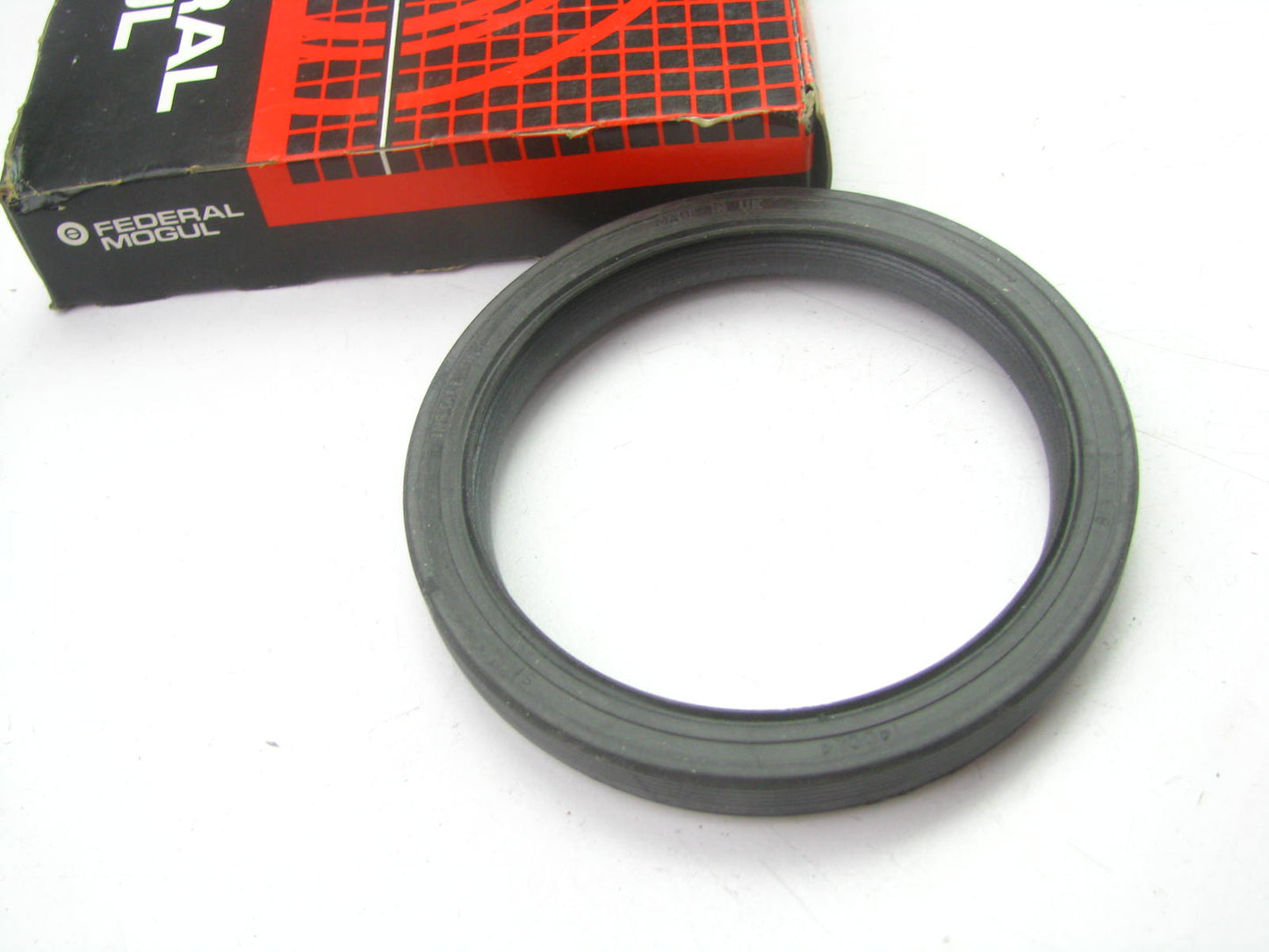 National 712120 Industrial Oil Seal - 3.953'' OD X 3.150'' ID X 0.512'' Wide