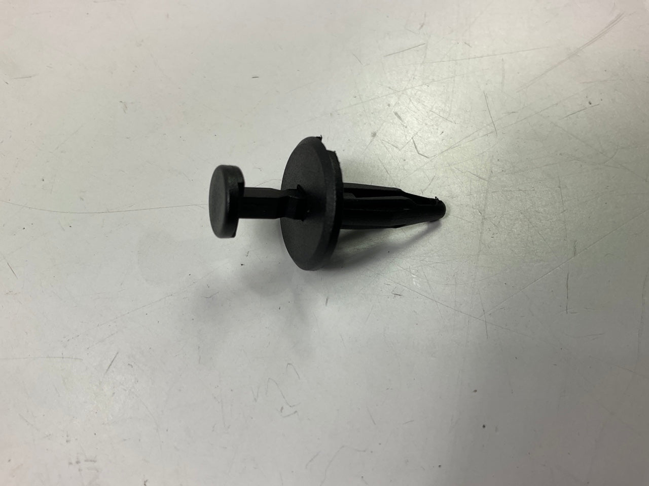 Needa 247869B Push-in Fastener Retainer Clips For Chrysler & GM Replaces 6501925