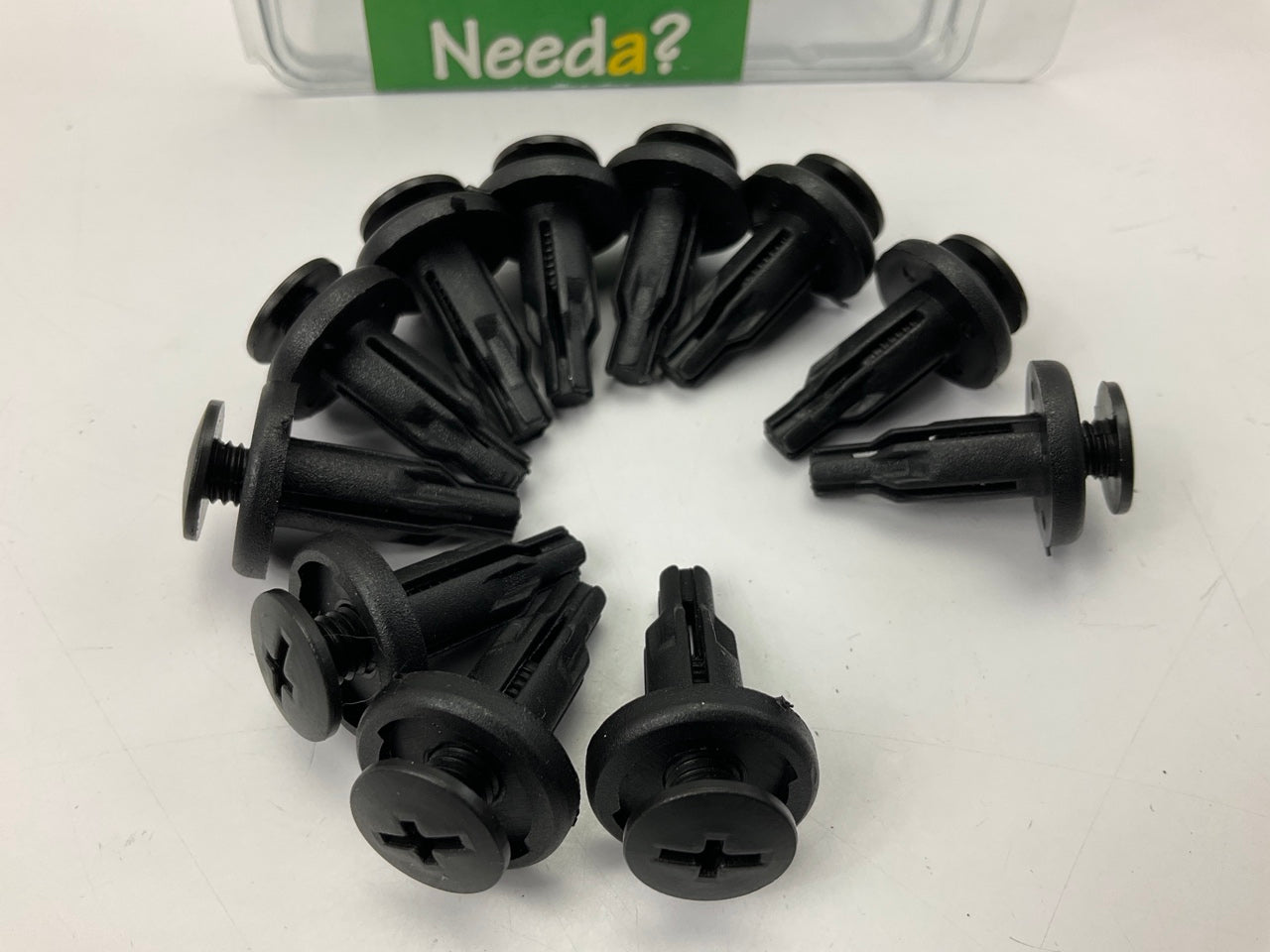 (11) Needa 455120B Rocker Molding Retainer Clips