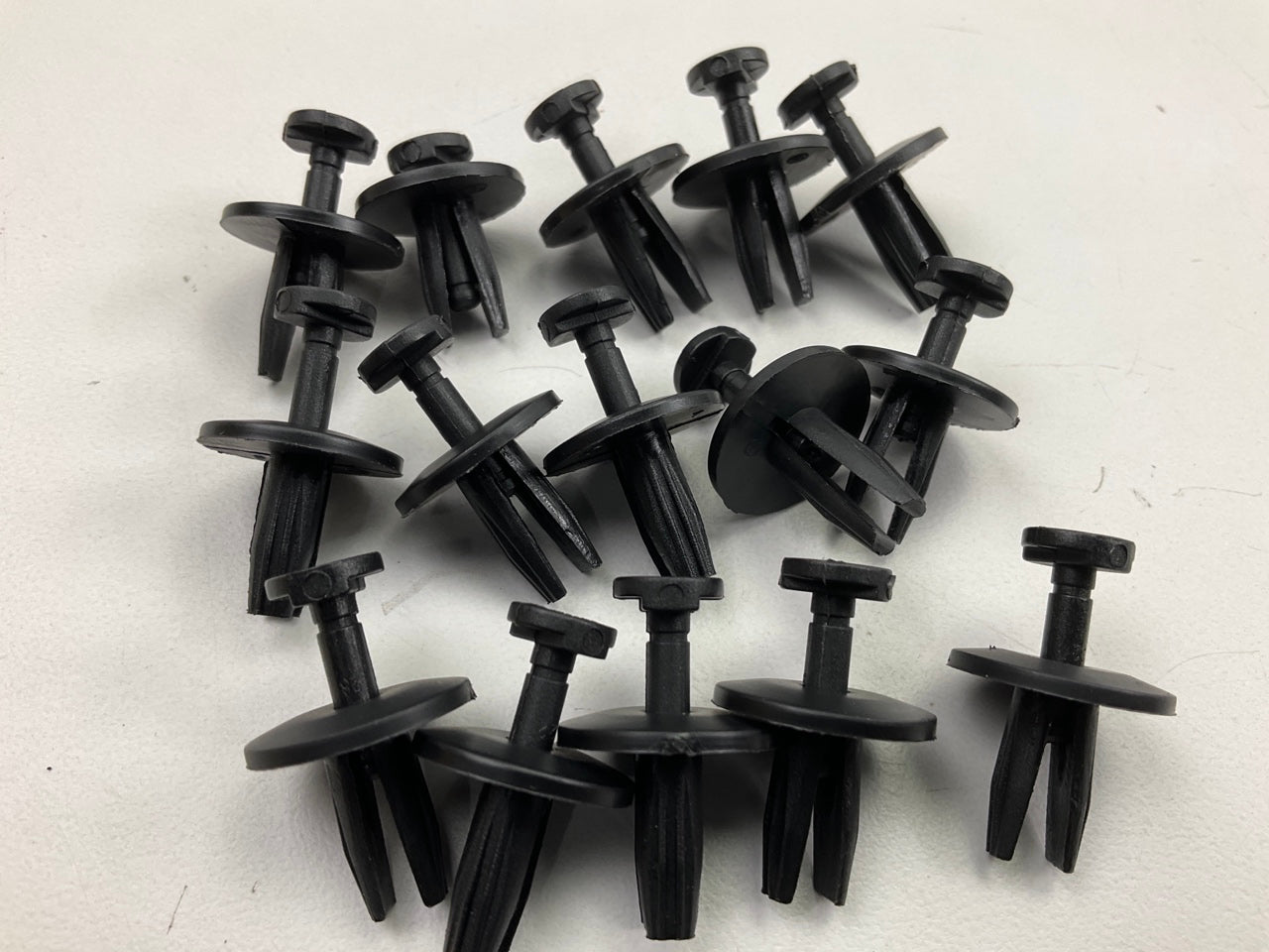 15 PCs Needa 458221B Front Mud Skirt Clip Fender Liner Fastener Rivet Clips 1/4''