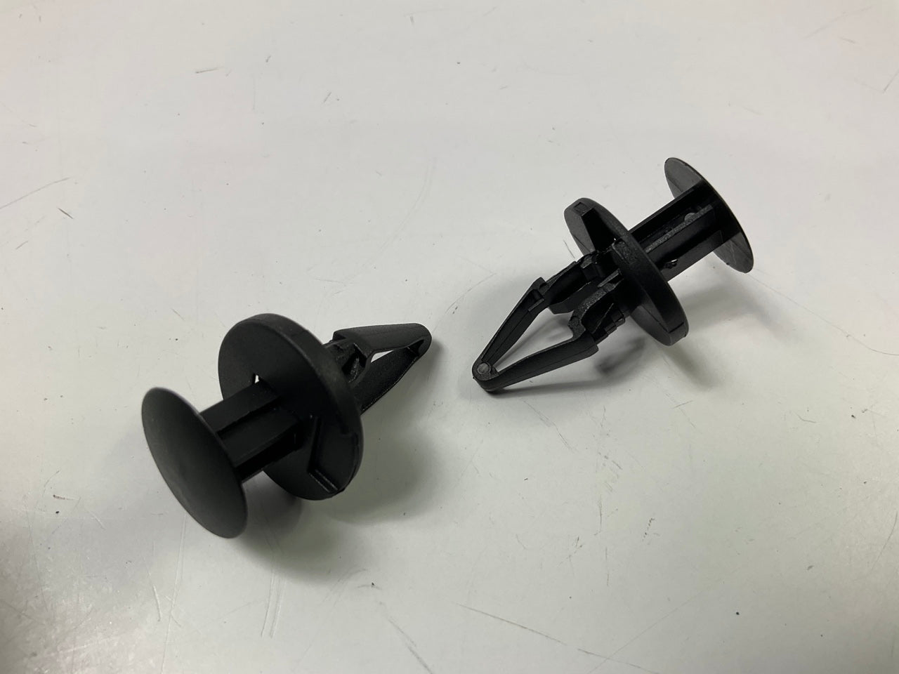 Needa 461220B Push-in Bumper Retainer Clips, Replaces GM 11589292 - 8 PACK