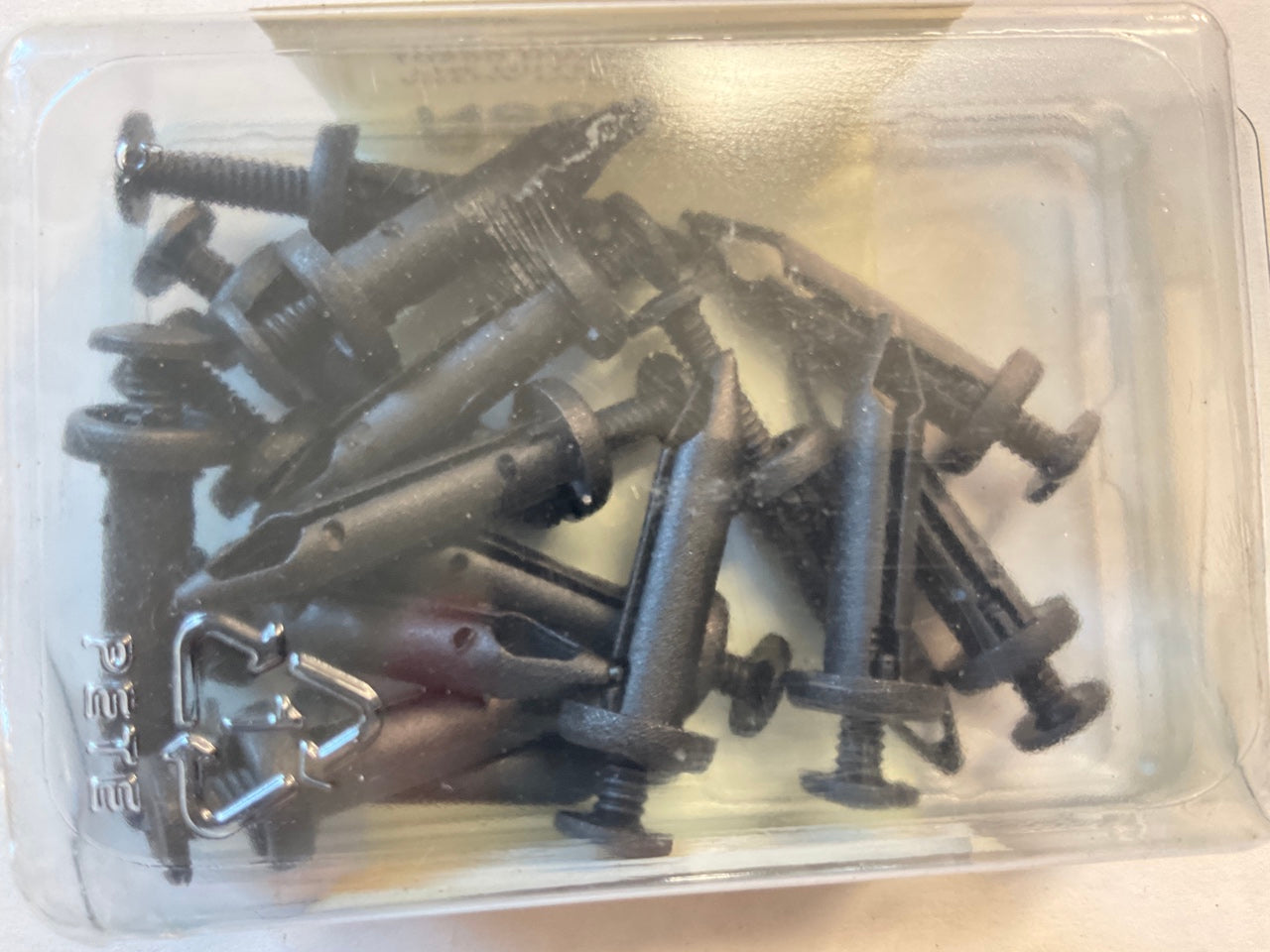 16 PC Needa 479551B ( 46964488, 6503163 ) Push Style Retainer Clips