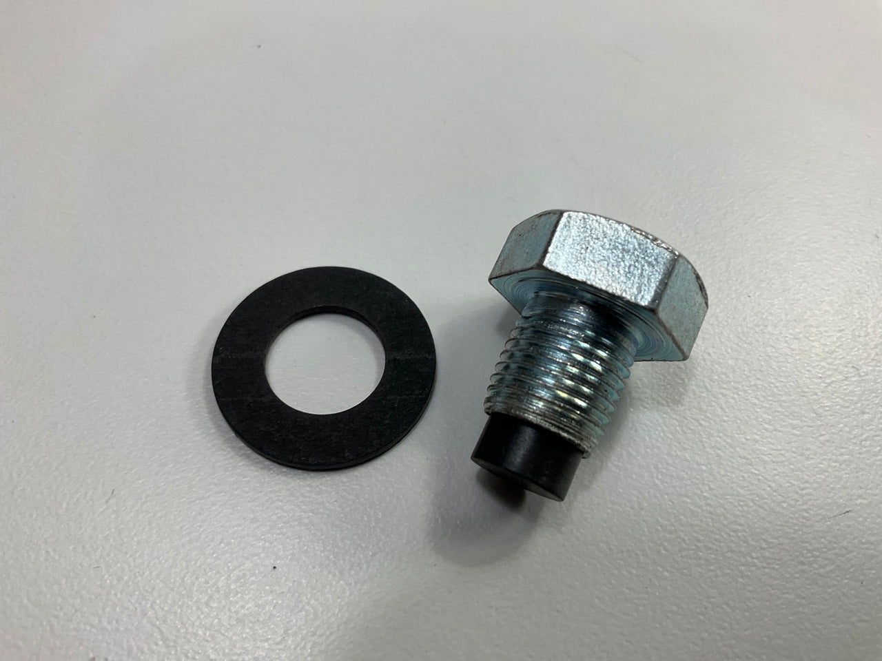 Needa 65203 Oil Drain Plug - 1/2''-20 - MAGNETIC