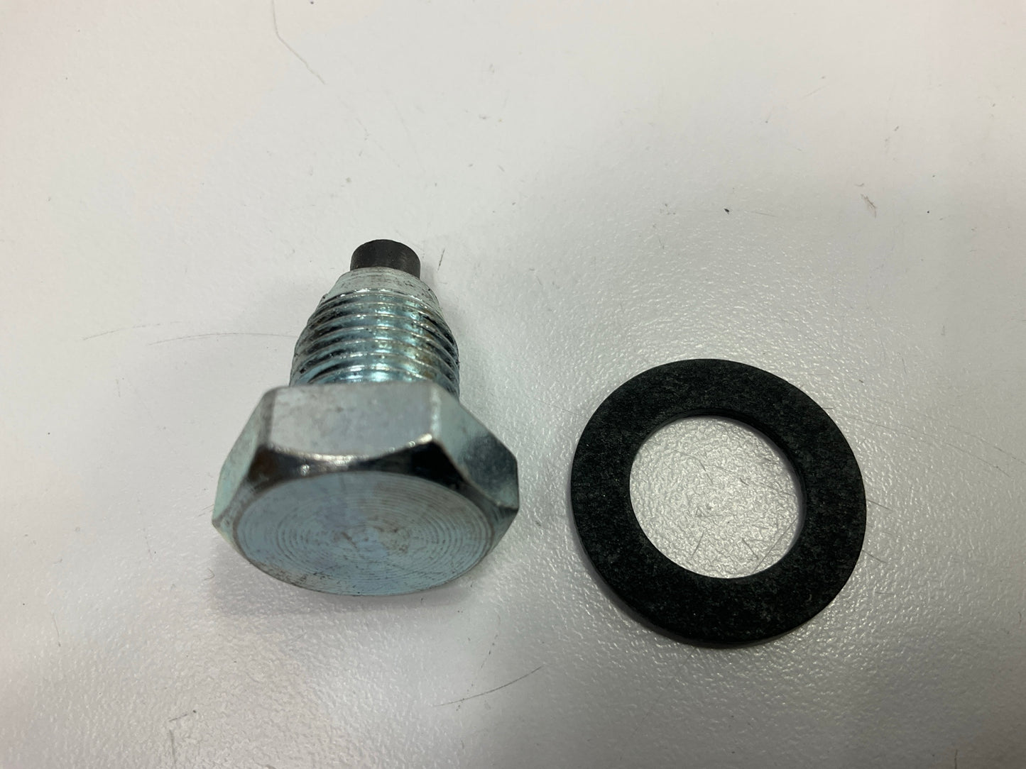 Needa 6720561 Oil Drain Plug (1/2-20 SINGLE O/S) Single Oversize, Magnetic Plug