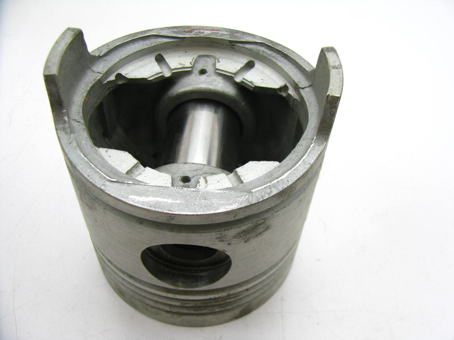 NEW - OEM 313879 Engine Piston - Standard For 801 901 4000 Tractor