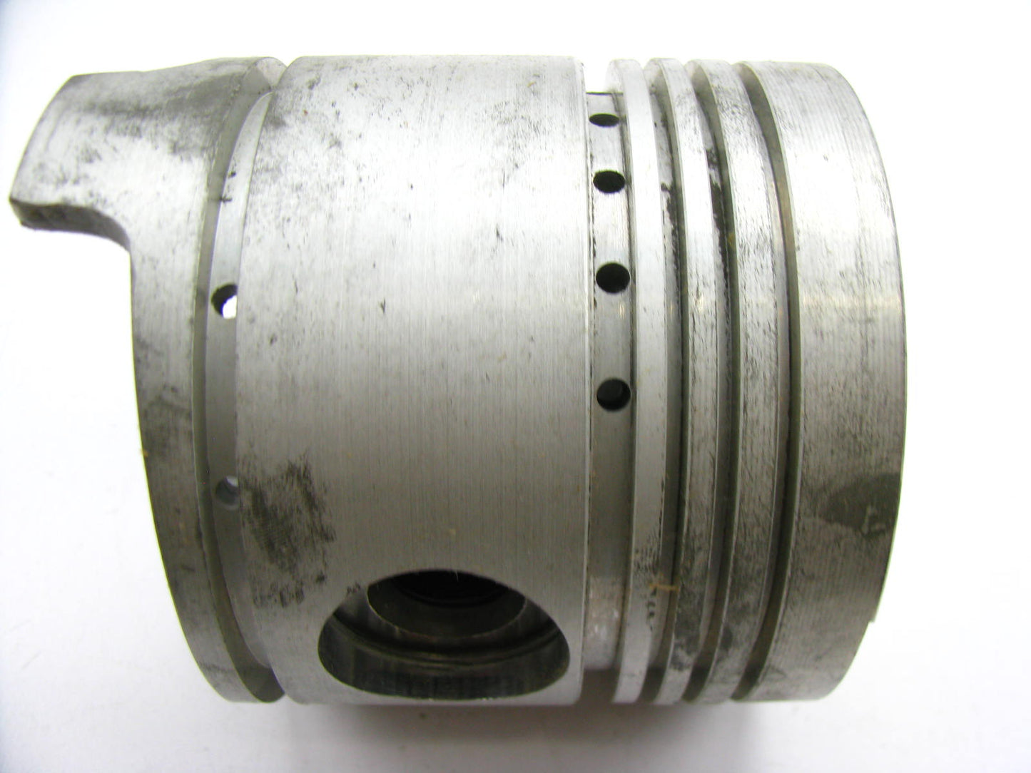 NEW - OEM 313879 Engine Piston - Standard For 801 901 4000 Tractor